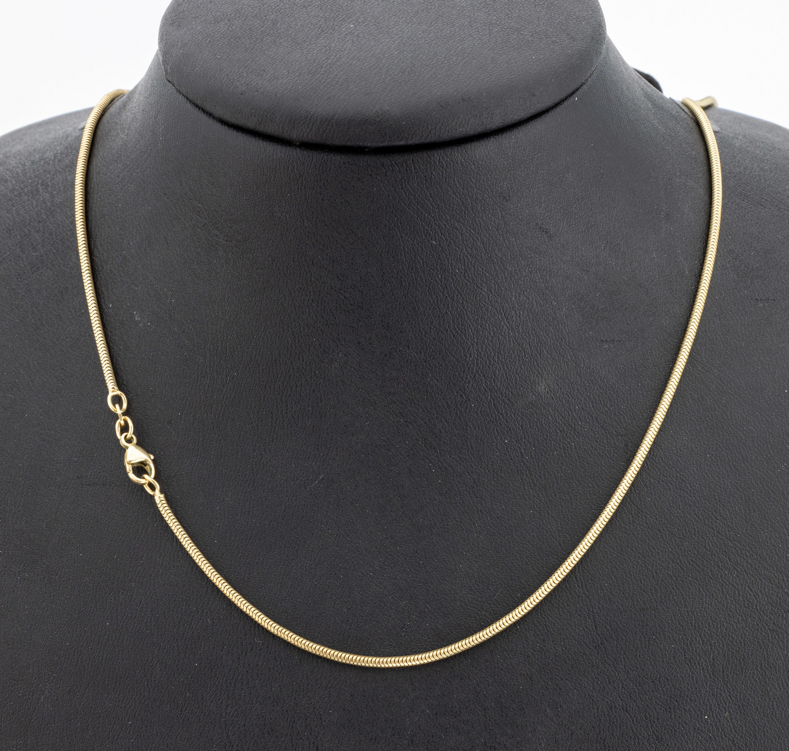 8 kt Gold Schlangenkette, GG 333/000, L. ca. 55 cm, D. ca. 1.6 mm, Karabinerschließe, ca. 7.2 g