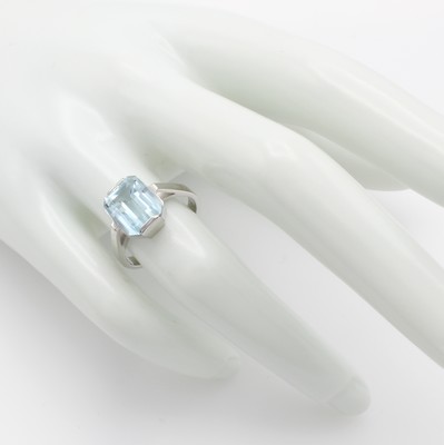 26846910b - Ring mit Aquamarin, WG 585/000, achteckiger Aquam. ca. 3.33 ct, RW ca. 53, ...
