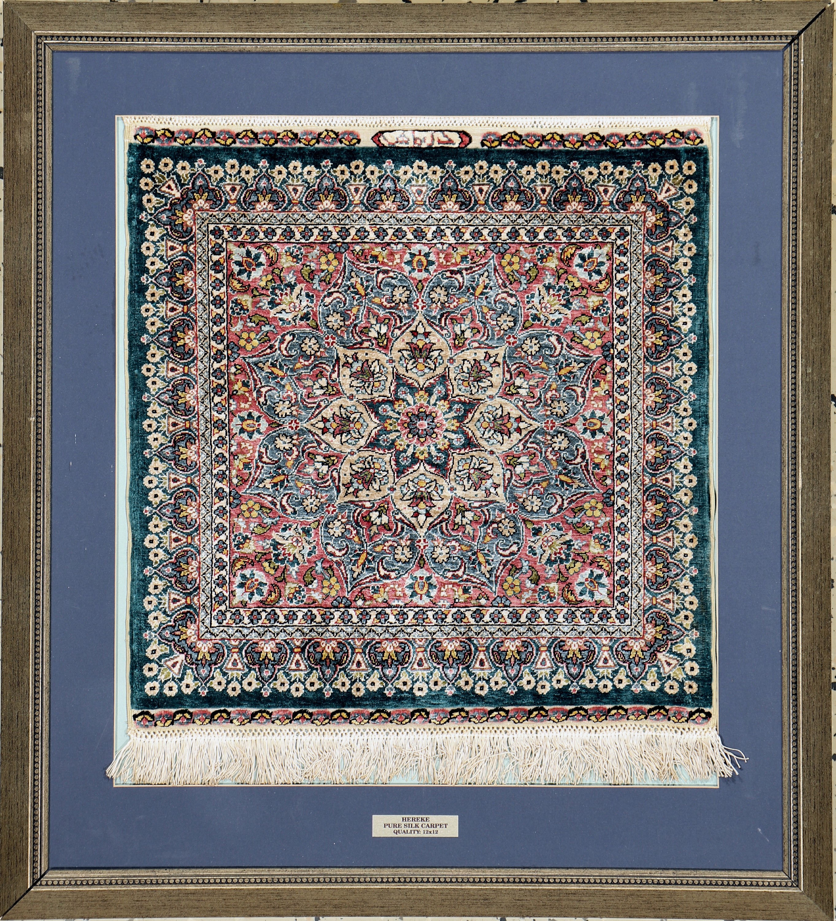 Hereke Seide fein signiert, Türkei, Ende 20.Jhd, reine Naturseide, ca. 42 x 40 cm, ca. 1,4 Mio. Kn/qm, EHZ: 1, gerahmt(ca. 63 x 57 cm)