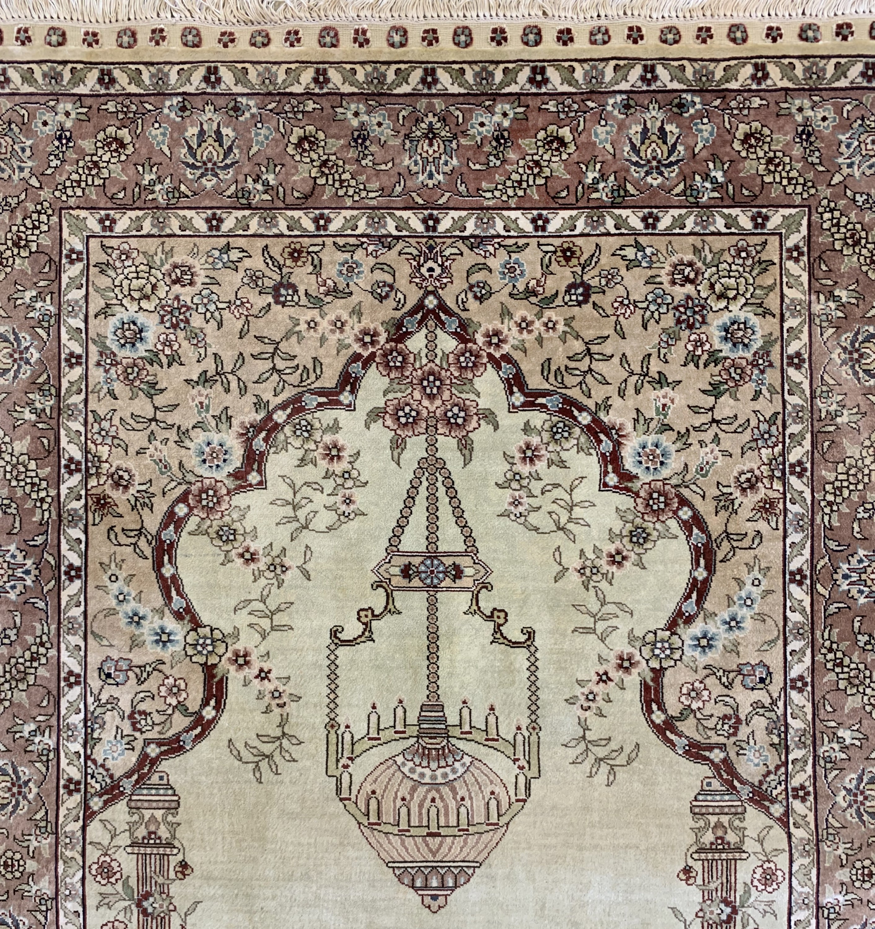 Detail b: Hereke Seide fein, China, Ende 20.Jhd, reine Naturseide, ca. 125 x 79 cm, EHZ: 1-2