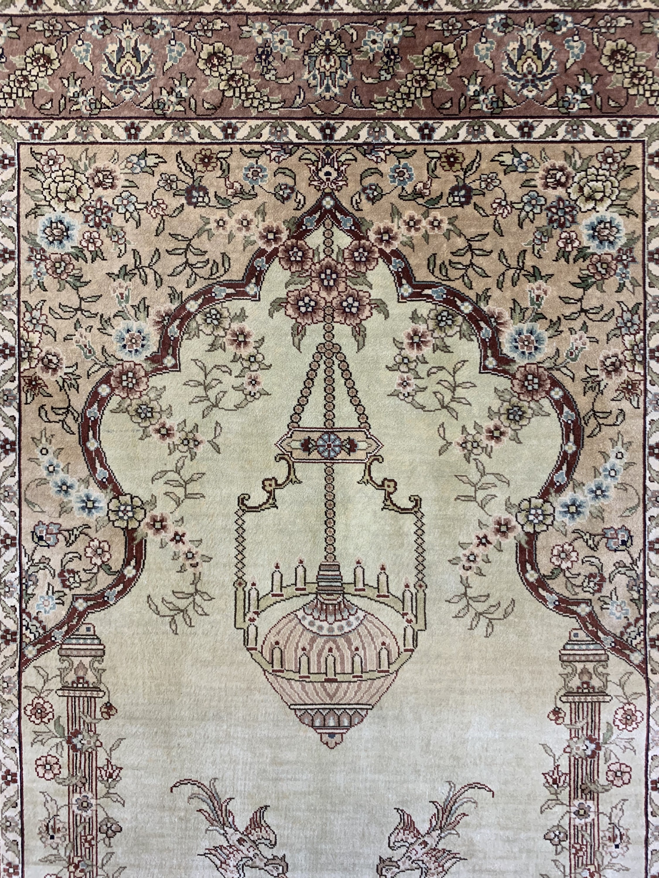 Detail c: Hereke Seide fein, China, Ende 20.Jhd, reine Naturseide, ca. 125 x 79 cm, EHZ: 1-2
