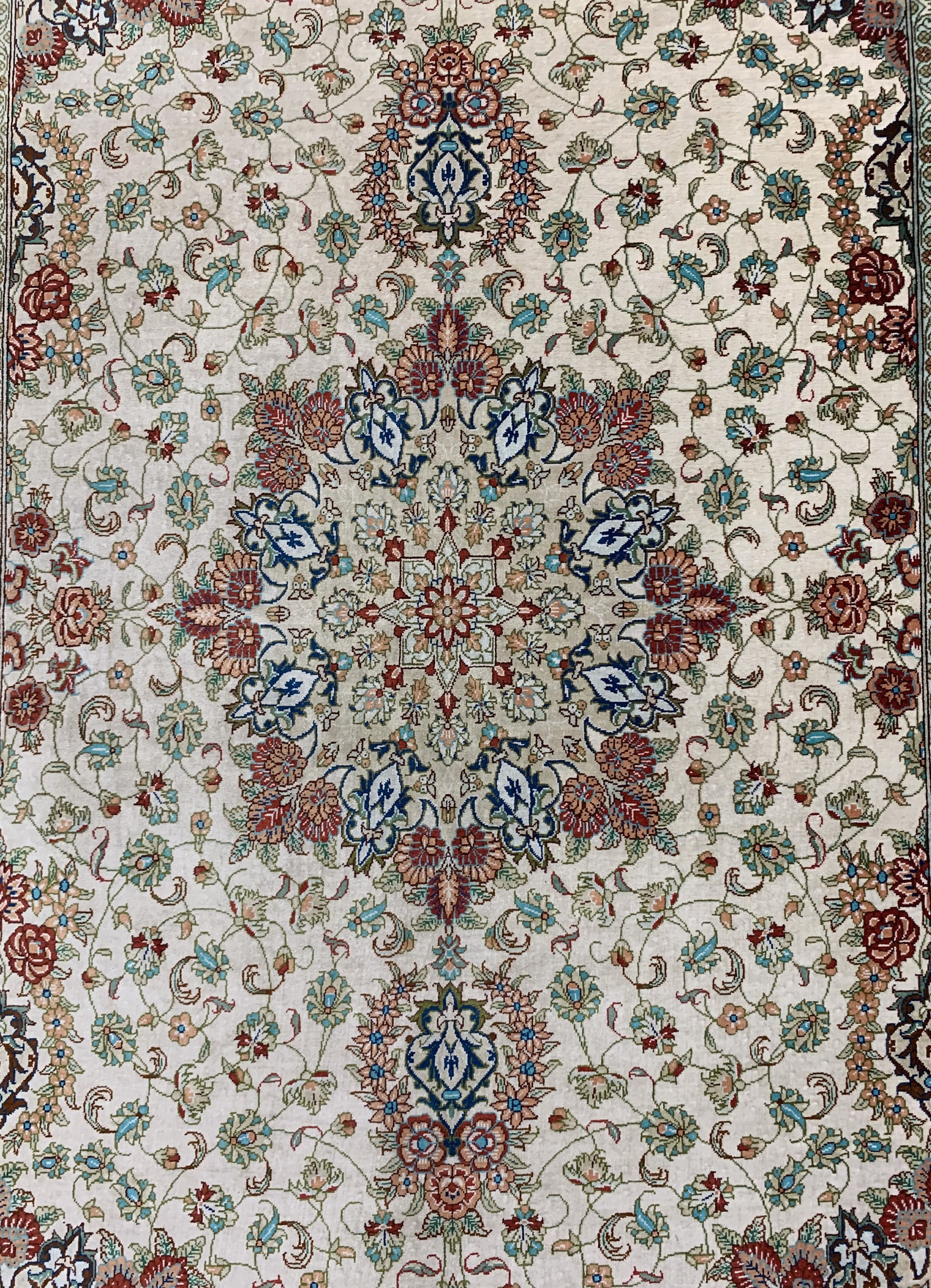 Detail c: Ghom Seide fein, Persien, Ende 20.Jhd, reine Naturseide, ca. 152 x 100 cm, ca. 1,0 Mio. Kn/qm, EHZ: 1-2
