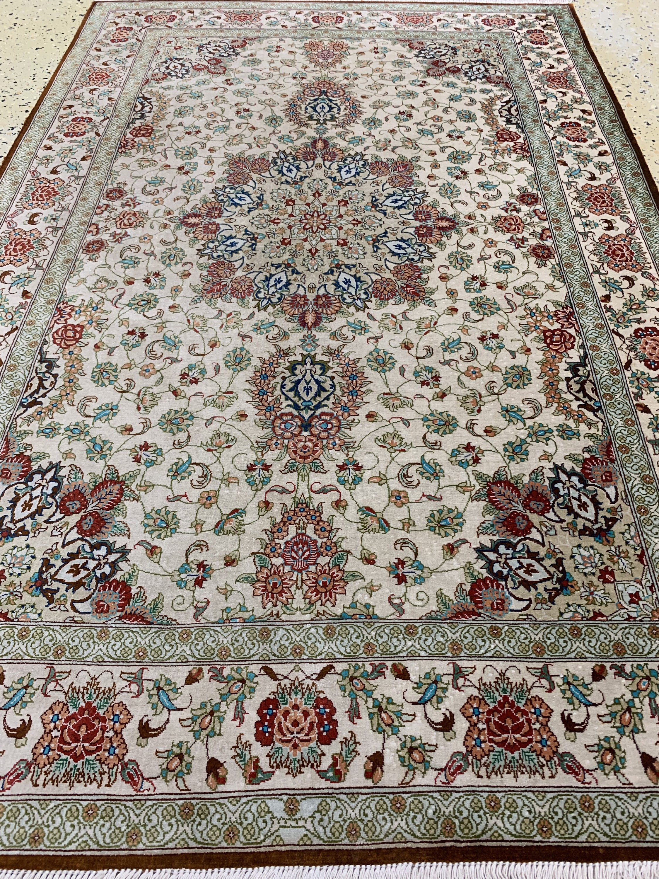 Detail f: Ghom Seide fein, Persien, Ende 20.Jhd, reine Naturseide, ca. 152 x 100 cm, ca. 1,0 Mio. Kn/qm, EHZ: 1-2