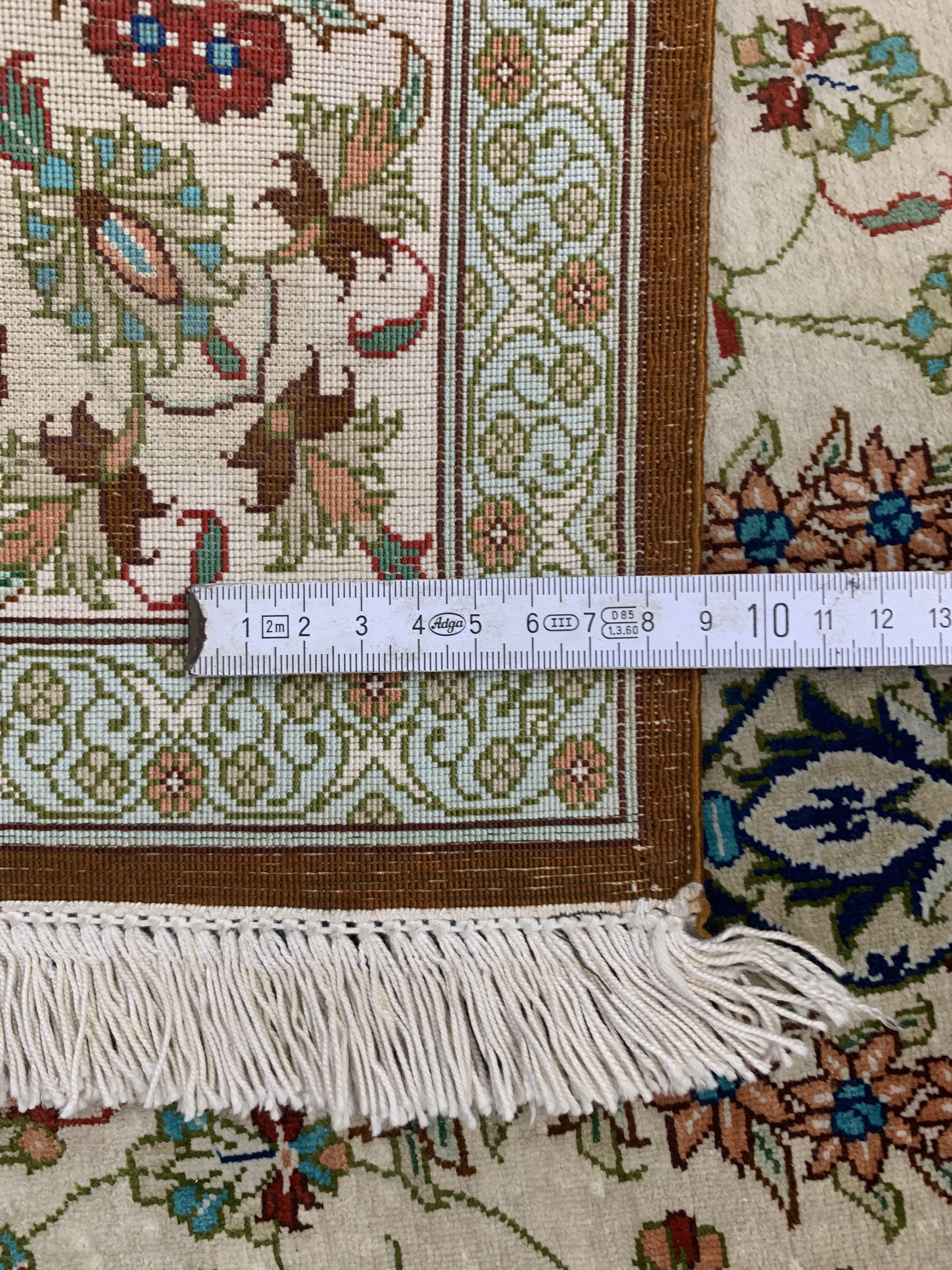 Detail g: Ghom Seide fein, Persien, Ende 20.Jhd, reine Naturseide, ca. 152 x 100 cm, ca. 1,0 Mio. Kn/qm, EHZ: 1-2