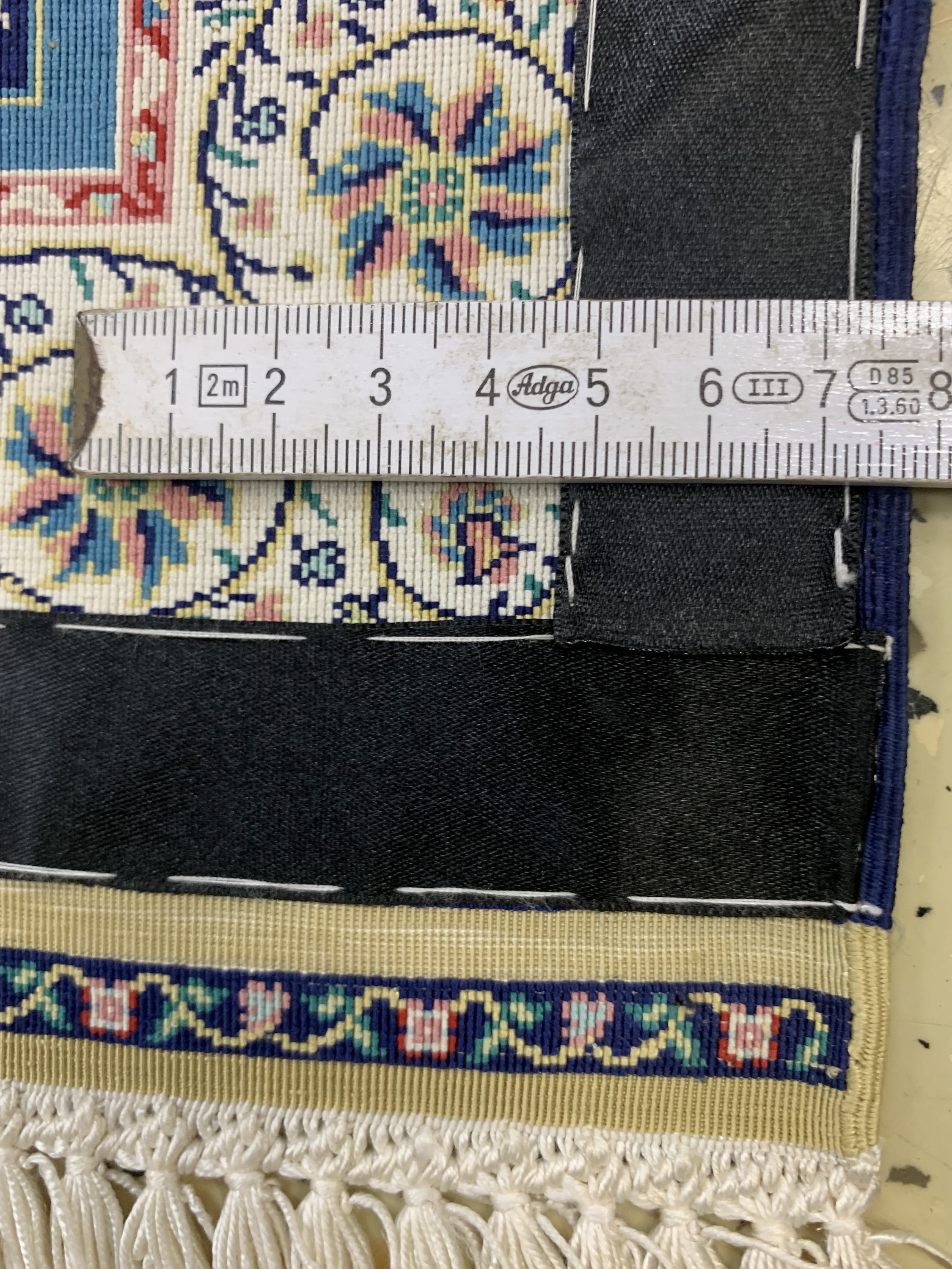 Detail c: Hereke Seide fein signiert, Türkei, Ende 20.Jhd, reine Naturseide, ca. 41 x 31 cm, ca. 1,4 Mio. Kn/qm, EHZ: 1