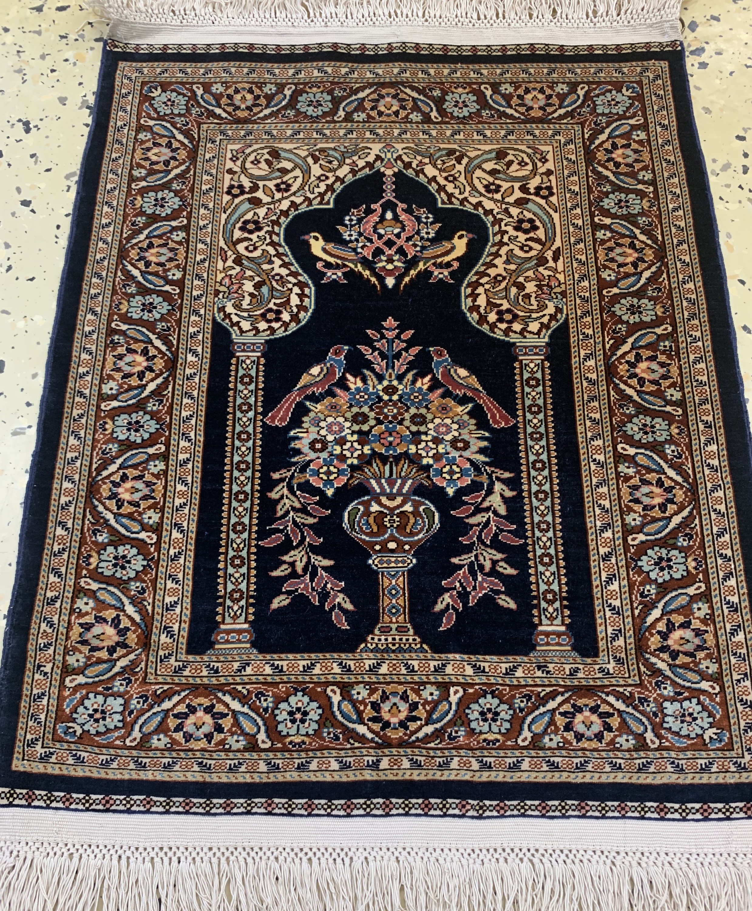 Detail b: Hereke Seide fein, Türkei, Ende 20.Jhd, reine Naturseide, ca. 48 x 39 cm, ca. 1,0 Mio.Kn/qm, EHZ: 1