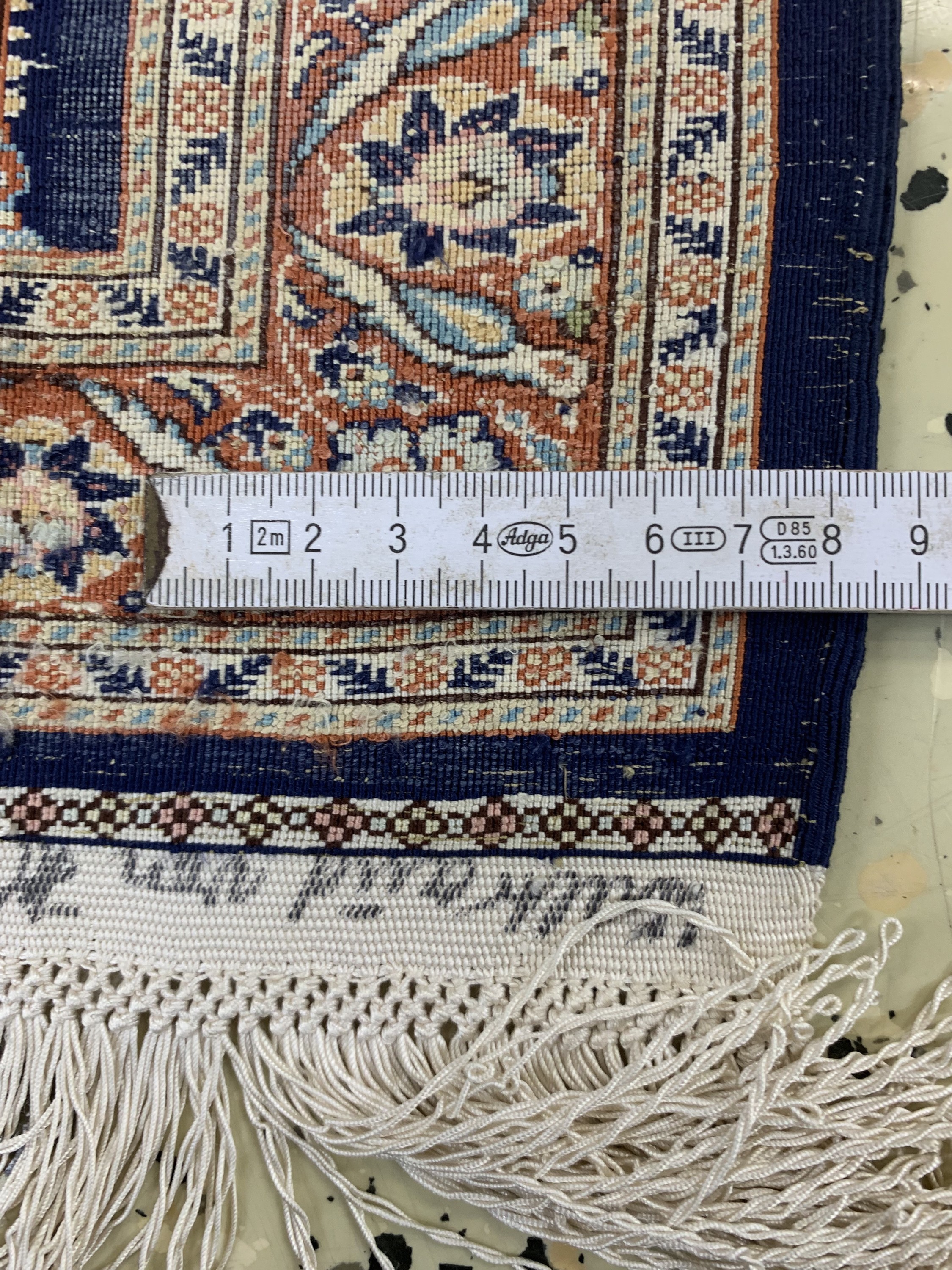 Detail c: Hereke Seide fein, Türkei, Ende 20.Jhd, reine Naturseide, ca. 48 x 39 cm, ca. 1,0 Mio.Kn/qm, EHZ: 1