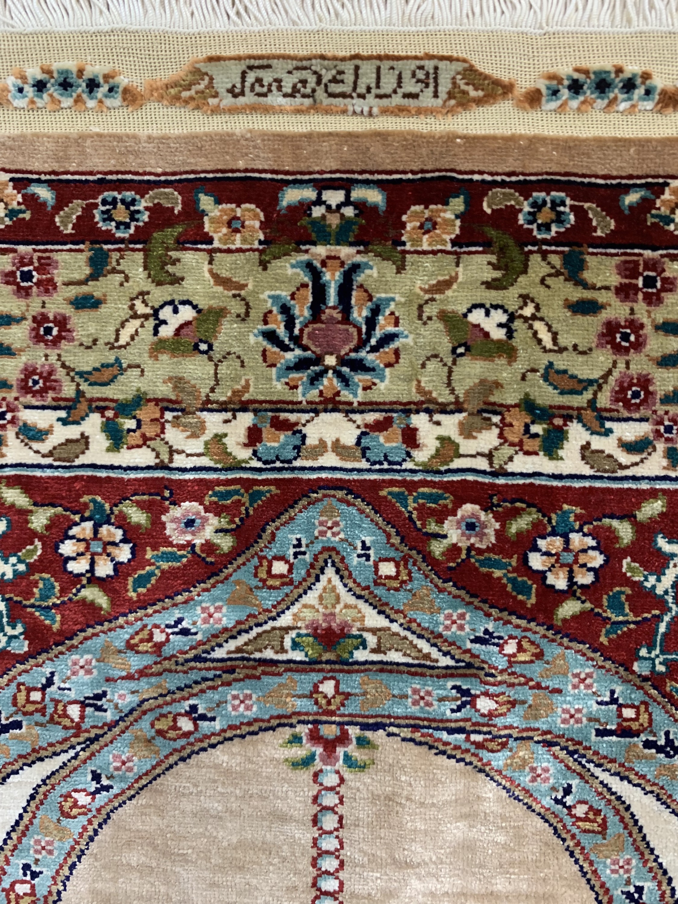 Detail b: Hereke Seide fein Türkei, signiert (? zipek),Ende 20.Jhd, reine Naturseide, ca. 57 x 45 cm,ca. 1,0 Mio. Kn/qm, EHZ: 1