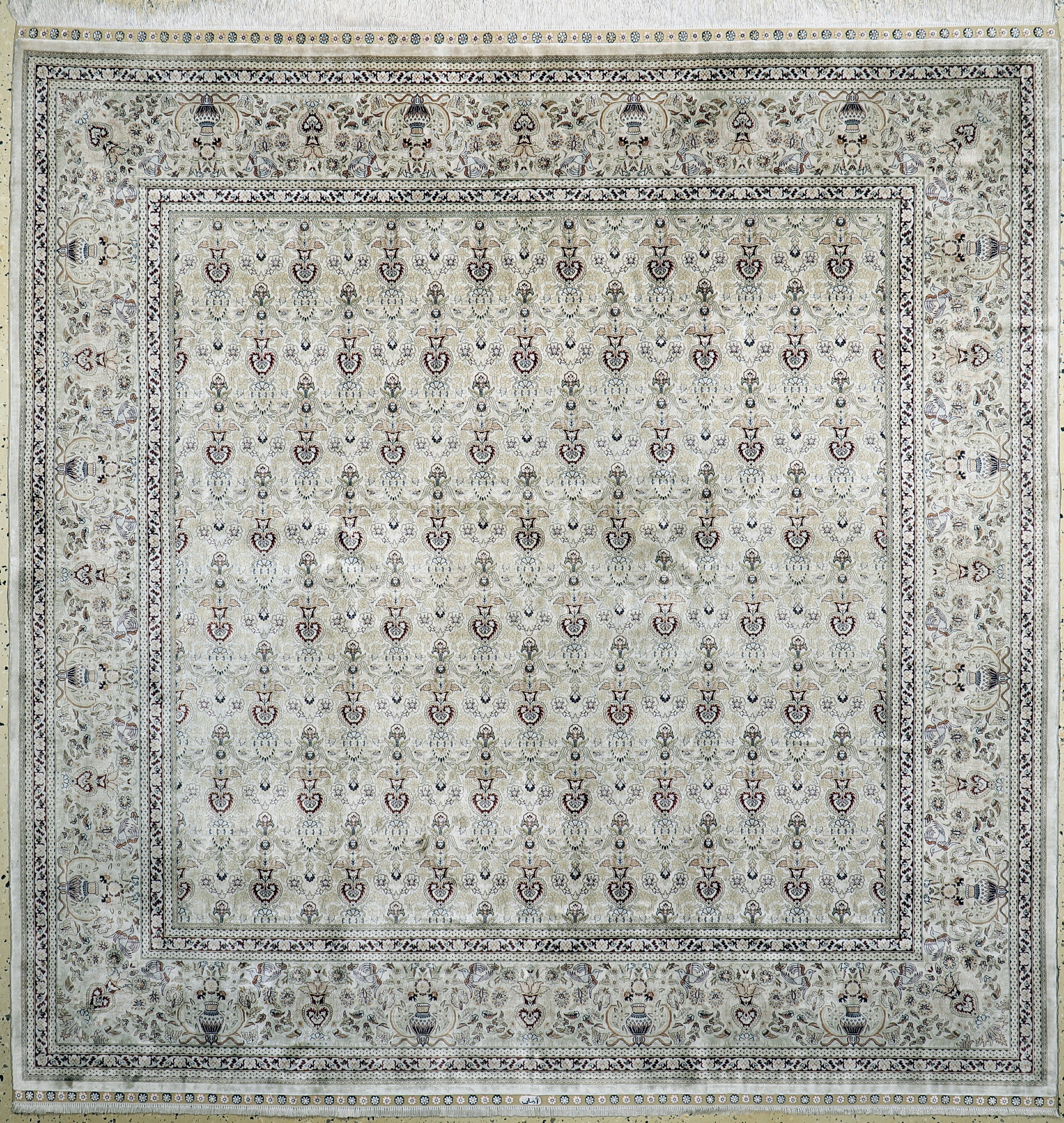 Hereke Seide fein, China, Ende 20.Jhd, reine Naturseide, ca. 208 x 202 cm, ca. 1,0 Mio. Kn/qm, Reinigungsbedürftig, EHZ: 1-2