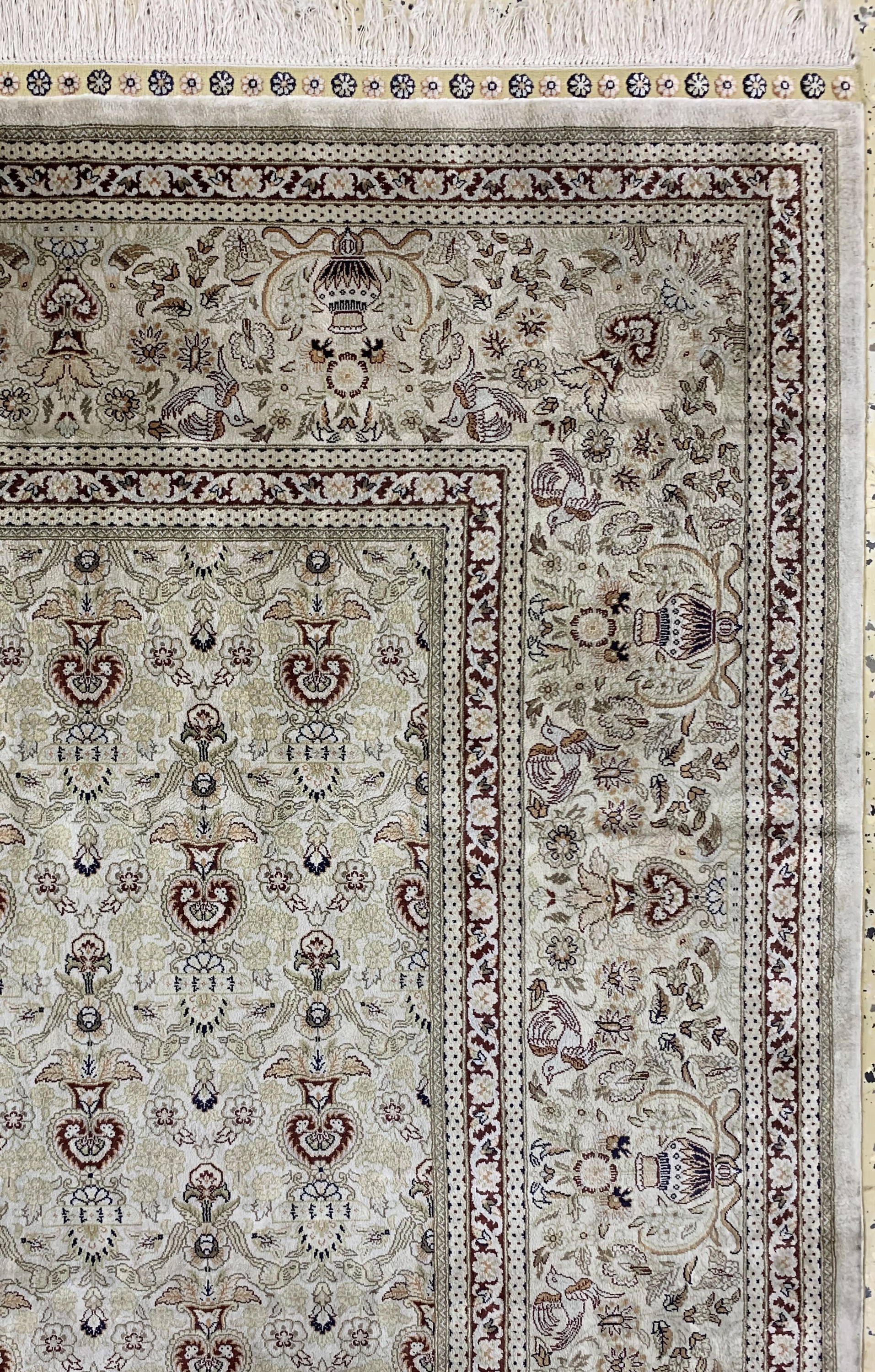 Detail e: Hereke Seide fein, China, Ende 20.Jhd, reine Naturseide, ca. 208 x 202 cm, ca. 1,0 Mio. Kn/qm, Reinigungsbedürftig, EHZ: 1-2