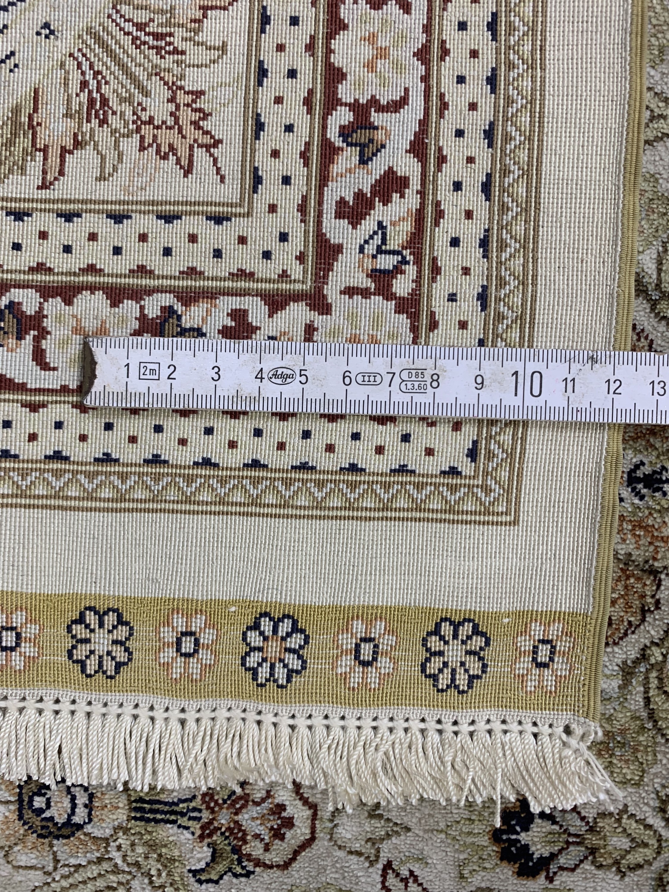 Detail g: Hereke Seide fein, China, Ende 20.Jhd, reine Naturseide, ca. 208 x 202 cm, ca. 1,0 Mio. Kn/qm, Reinigungsbedürftig, EHZ: 1-2