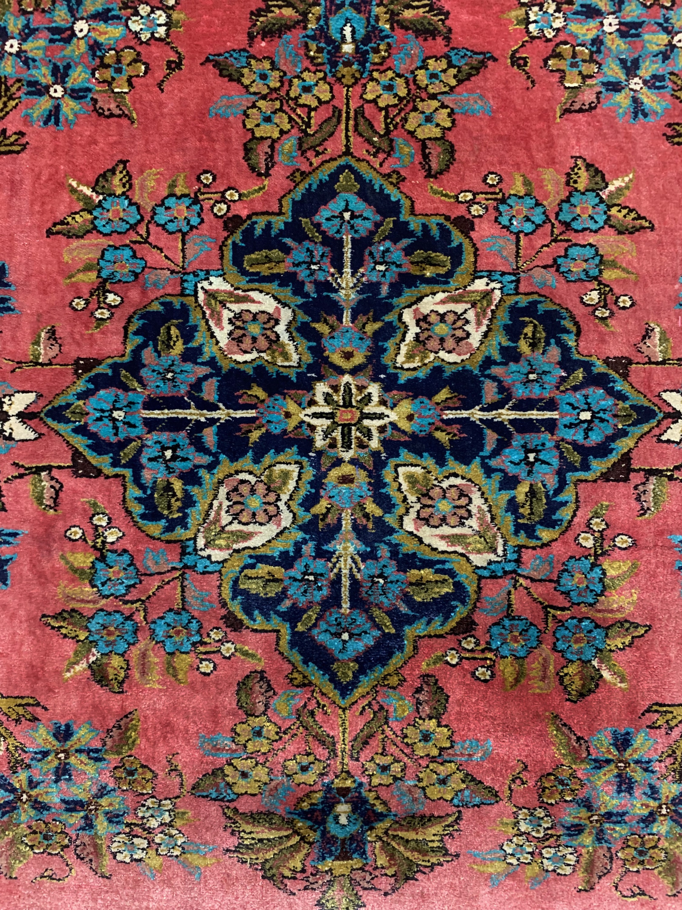 Detail b: Keschan Seide, Ägypten, Mitte 20.Jhd, reineNaturseide, ca. 69 x 58 cm, EHZ: 1-2