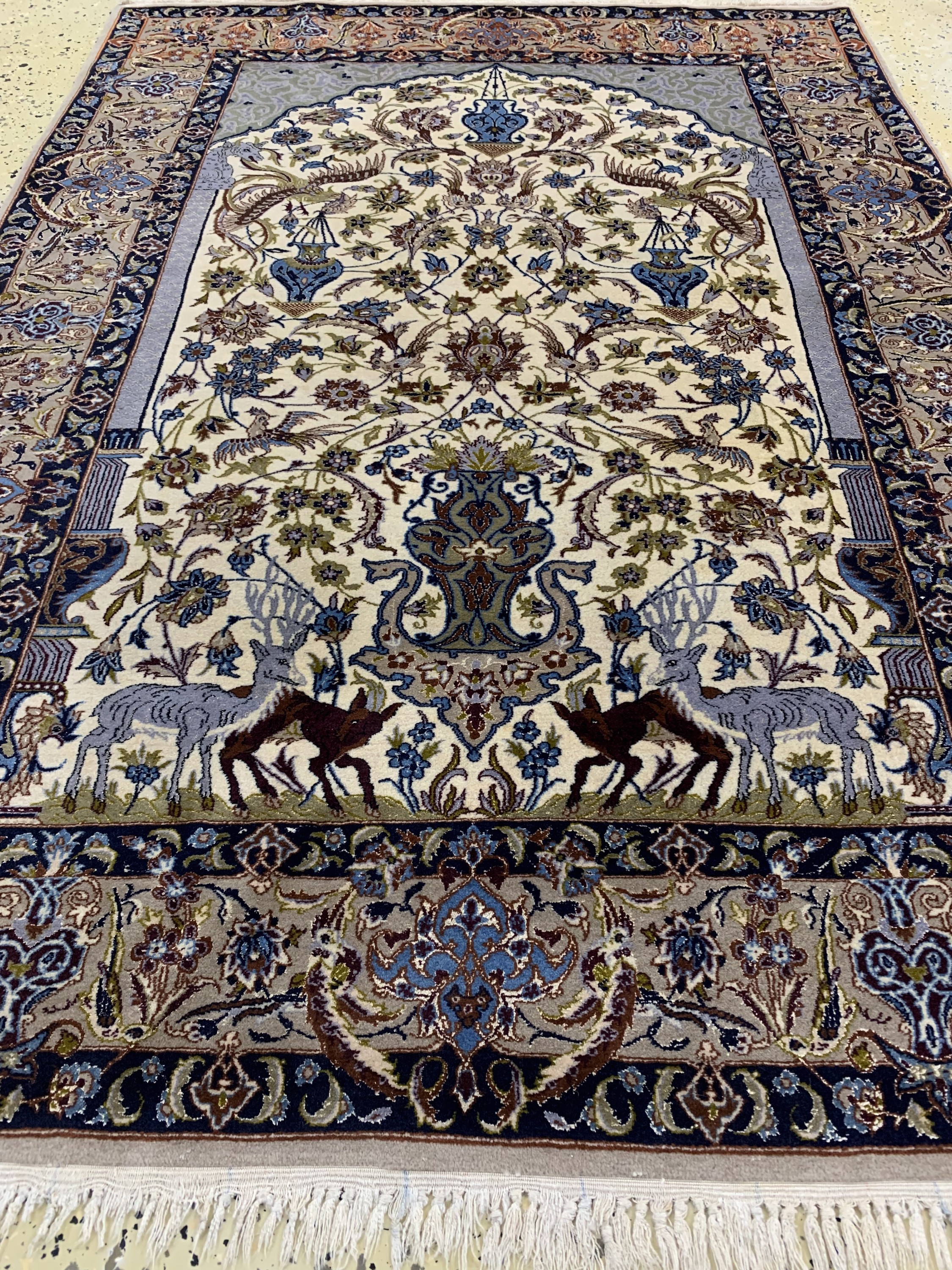 Detail d: Esfahan fein, Persien, Mitte 20.Jhd, Korkwolle mit und auf Seide, ca. 160 x 116 cm,ca. 1,0 Mio. Kn/qm, EHZ: 2