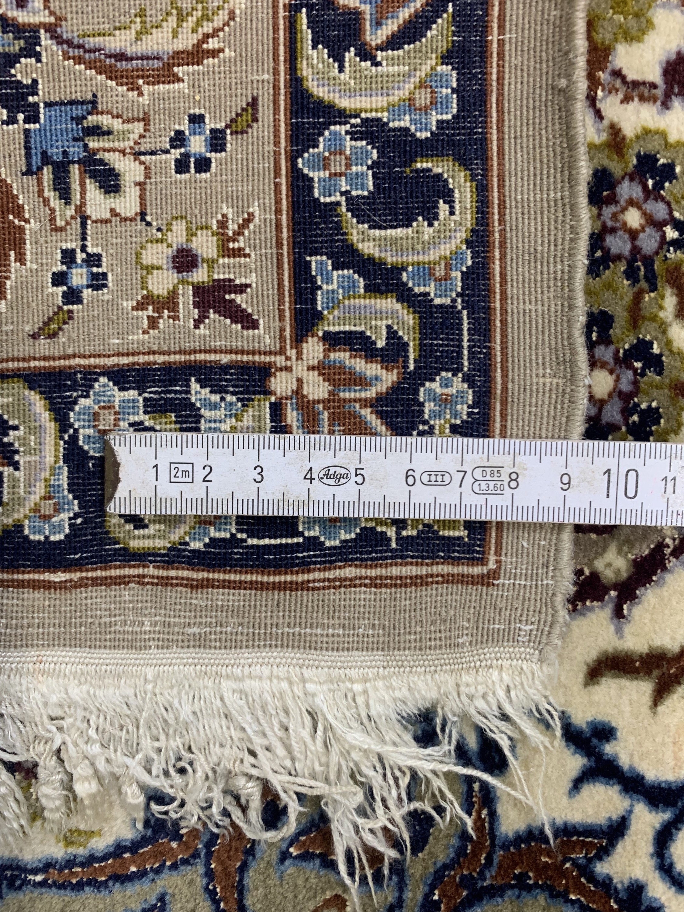 Detail e: Esfahan fein, Persien, Mitte 20.Jhd, Korkwolle mit und auf Seide, ca. 160 x 116 cm,ca. 1,0 Mio. Kn/qm, EHZ: 2