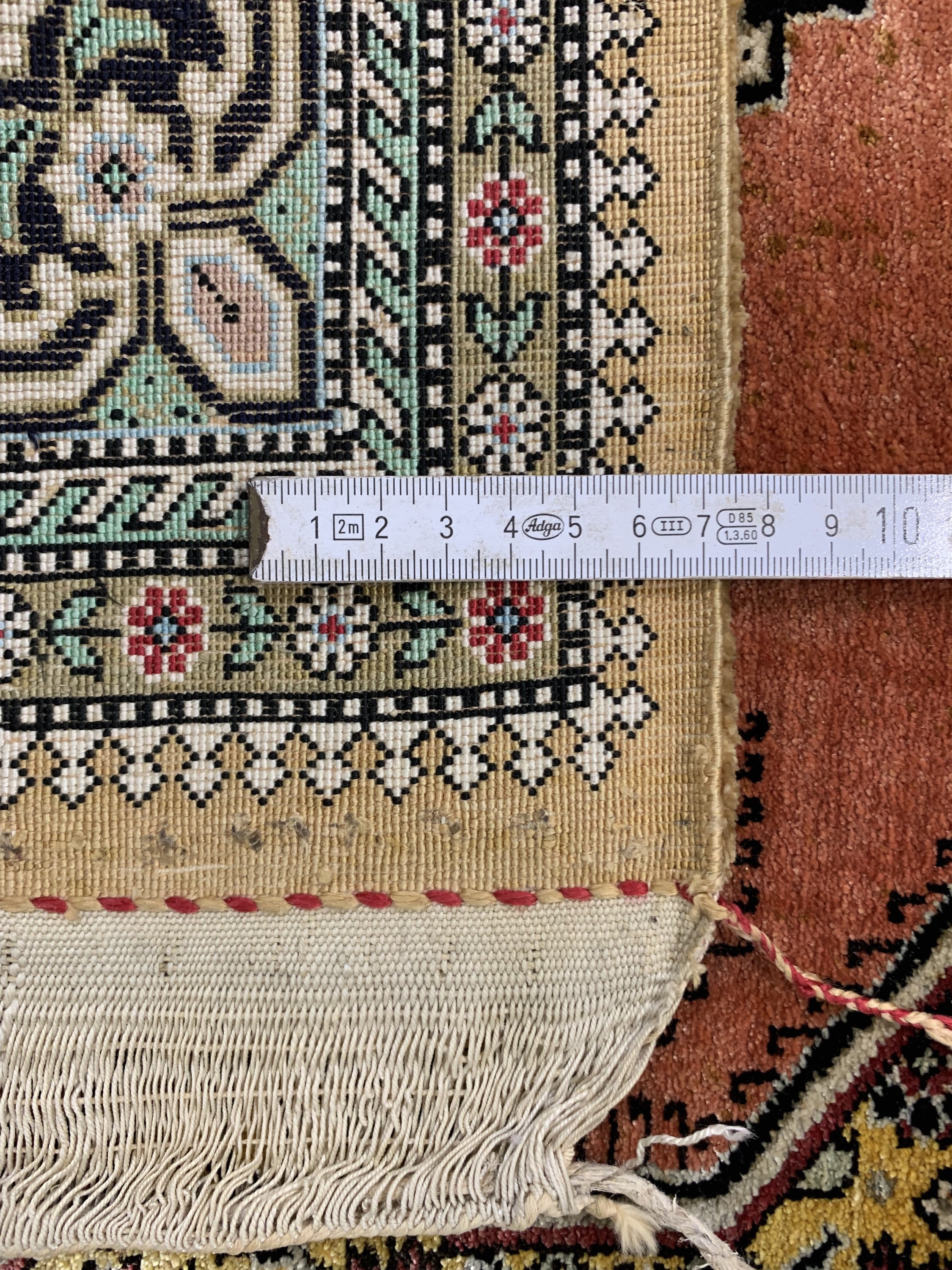 Detail f: Ghom Seide, Persien, Mitte 20.Jhd, reine Naturseide, ca. 165 x 110 cm, EHZ: 2-3(Fleckig)