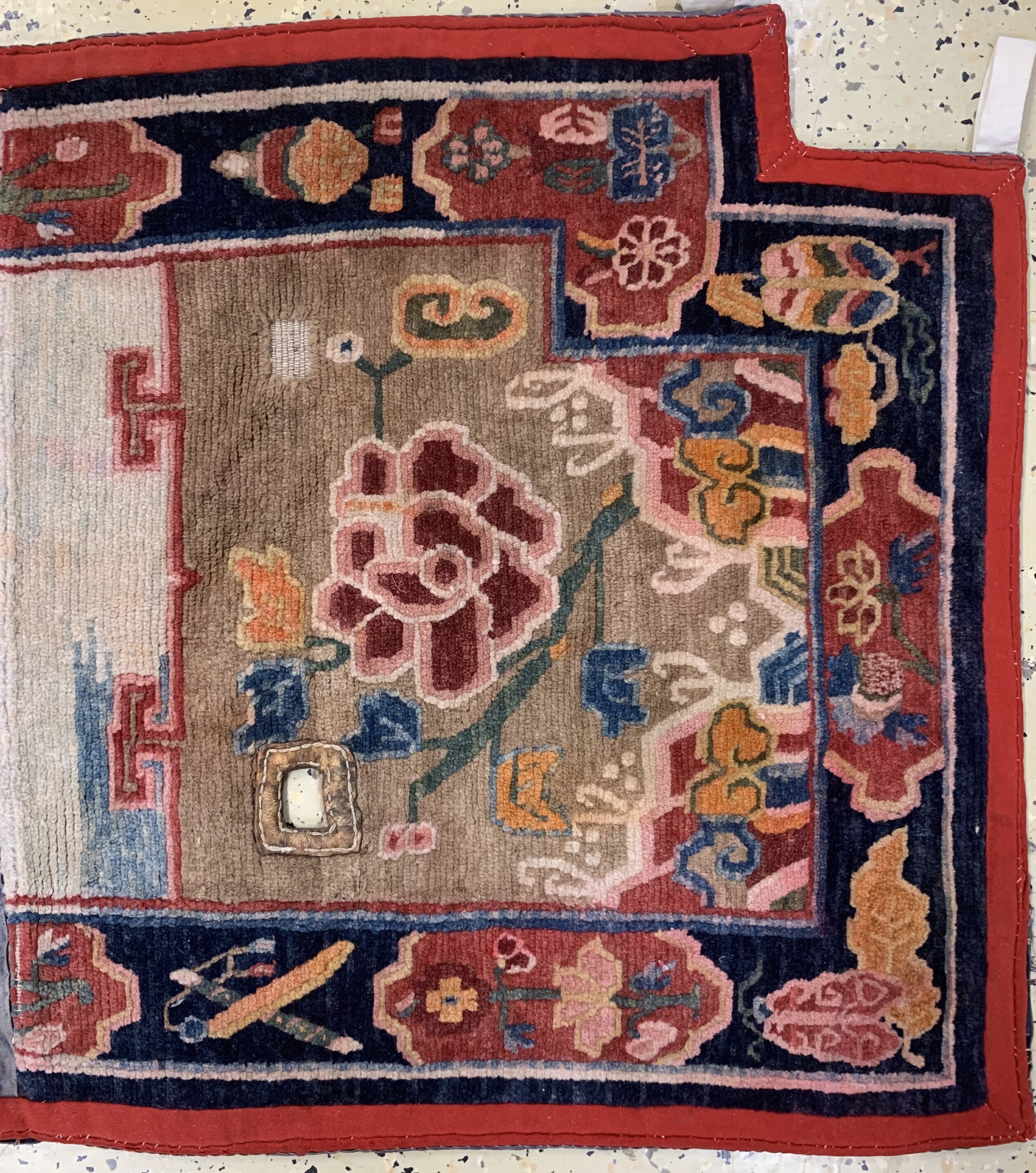 Detail b: "Sattelauflage"antik, Tiebet, um 1900, Wolle auf Baumwolle, ca. 130 x 66 cm, EHZ: 2
