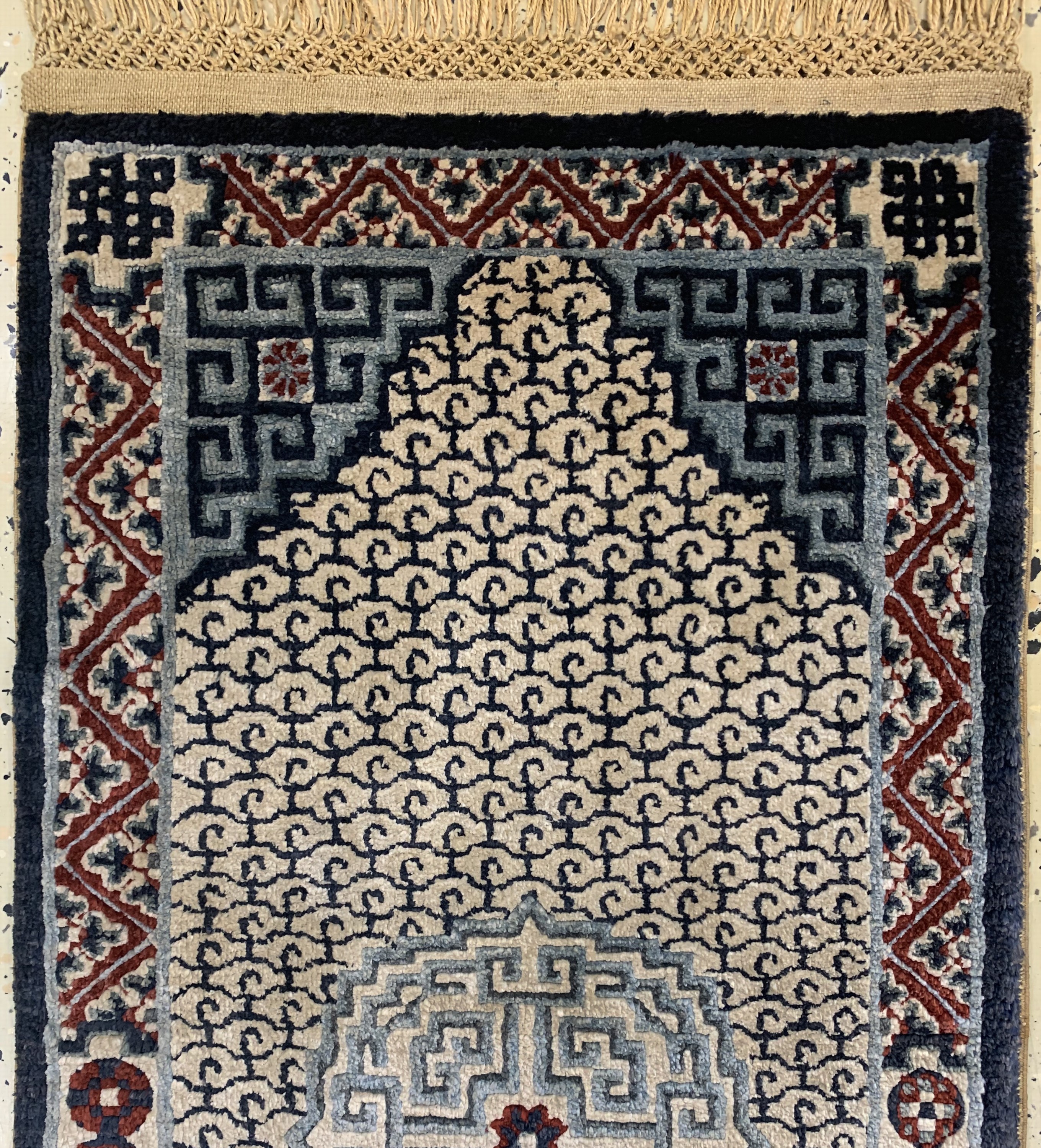 Detail b: Seiden Peking, China, Anfang 20.Jhd, reine Naturseide, ca. 90 x 47 cm, EHZ: 1-2