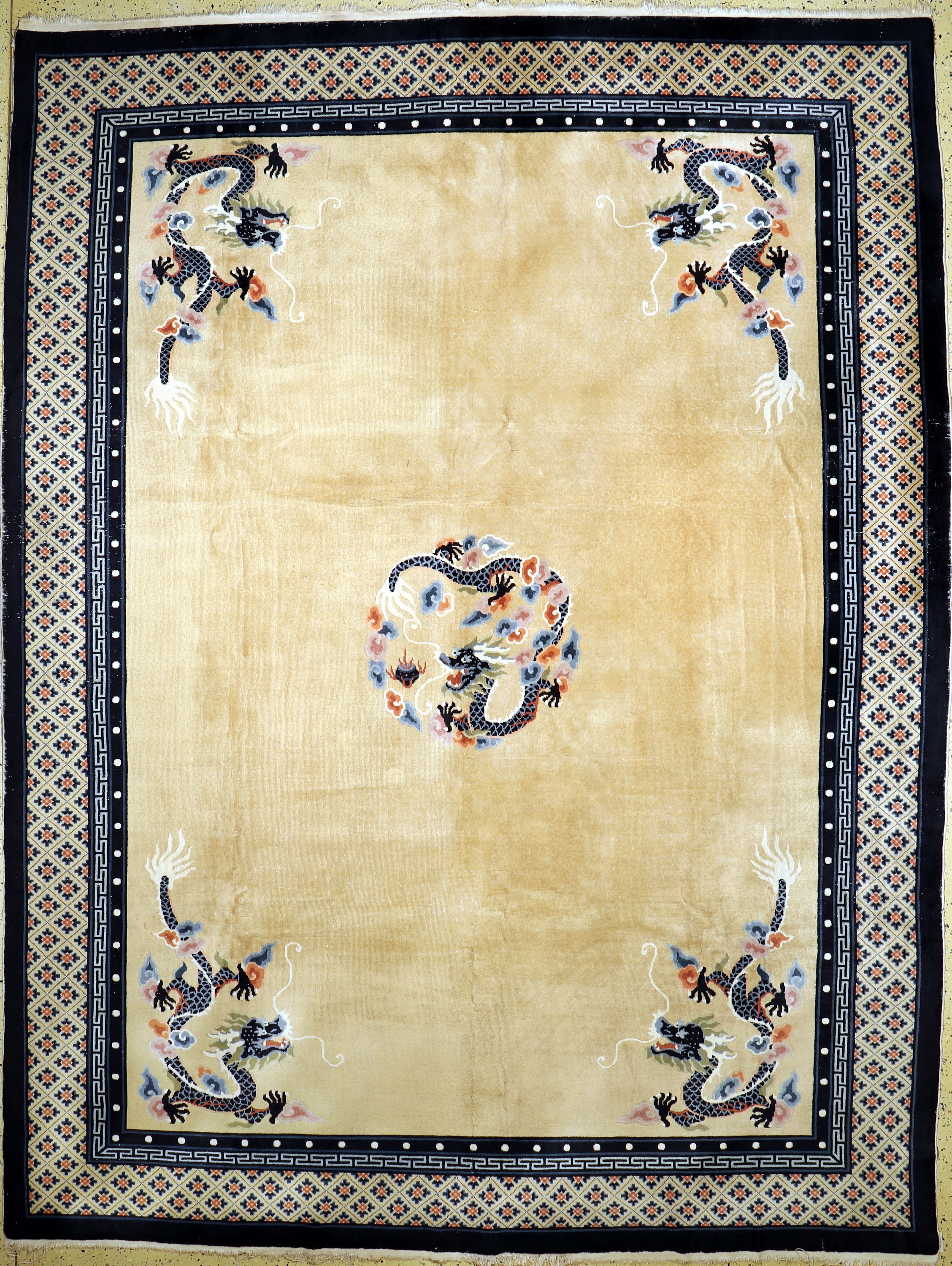 "Drachen-Teppich"Peking, China, Anfang 20.Jhd, Wolle auf Baumwolle, ca. 370 x 280 cm,EHZ: 2-3