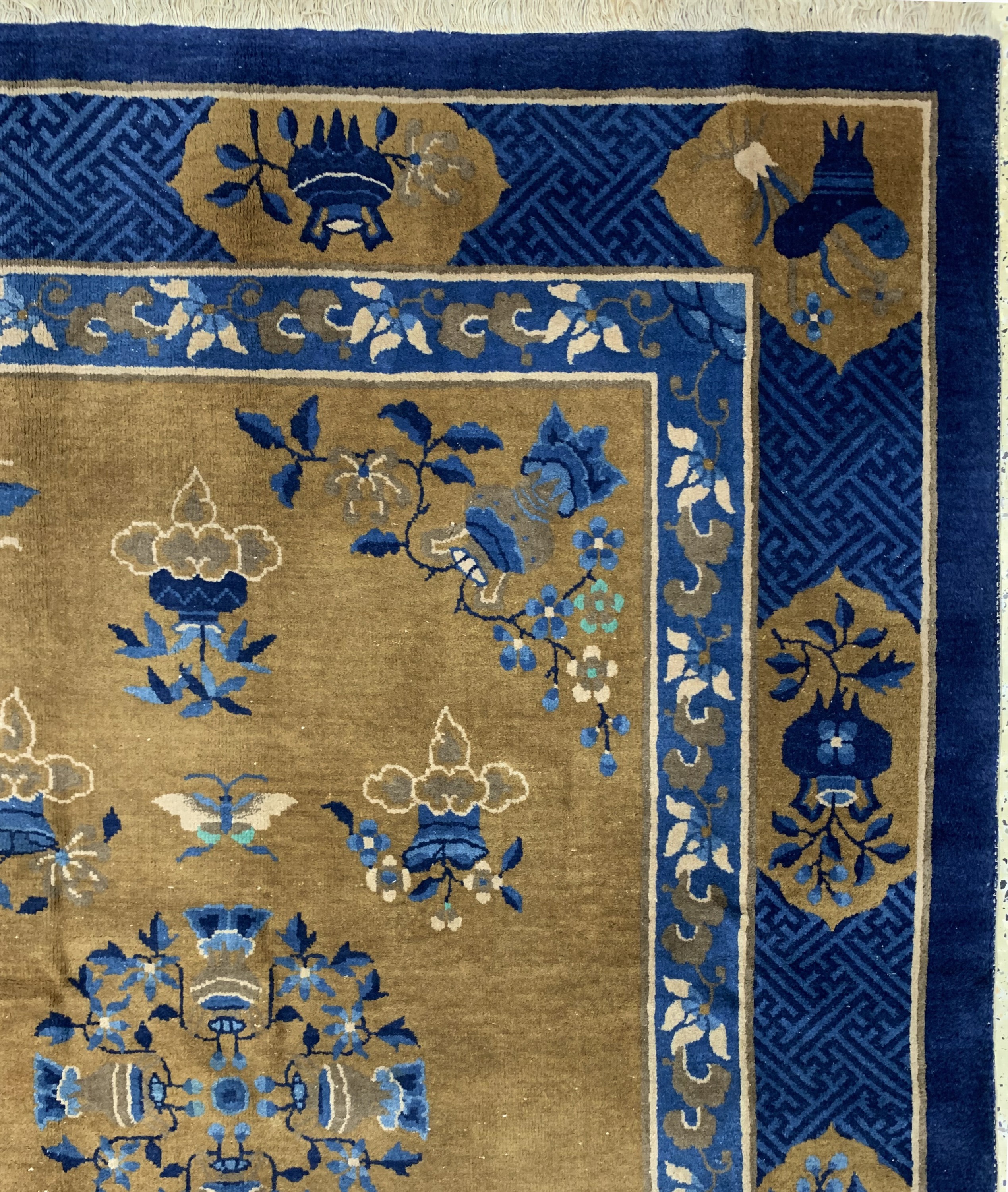 Detail e: Peking antik, China, um 1900, Wolle auf Baumwolle, ca. 330 x 242 cm, EHZ: 2-3