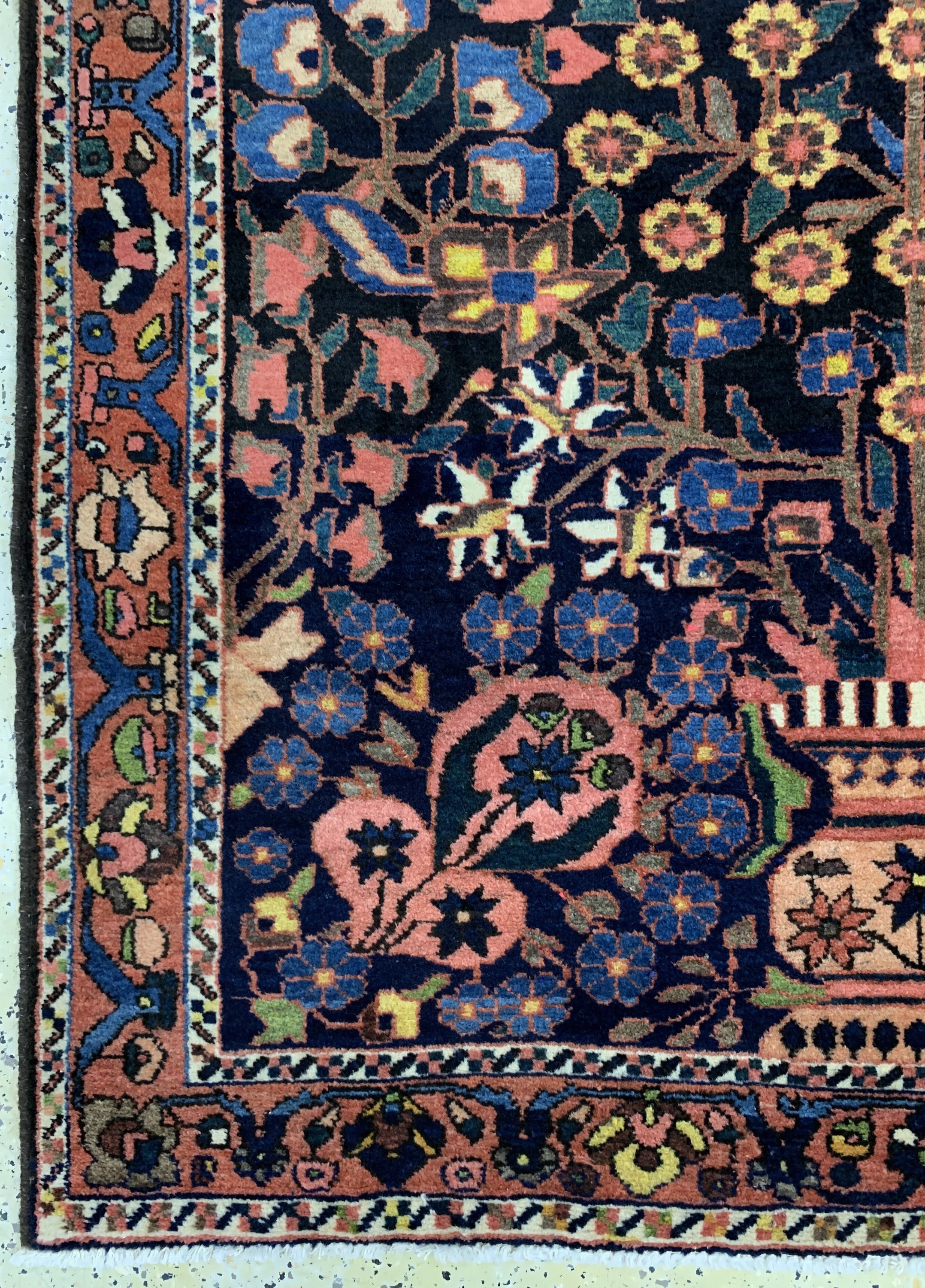 Detail b: Bachtiar fein, Persien, Mitte 20.Jhd, Wolleauf Baumwolle, ca. 252 x 150 cm, EHZ: 1-2, (fachkundig gereinigt)