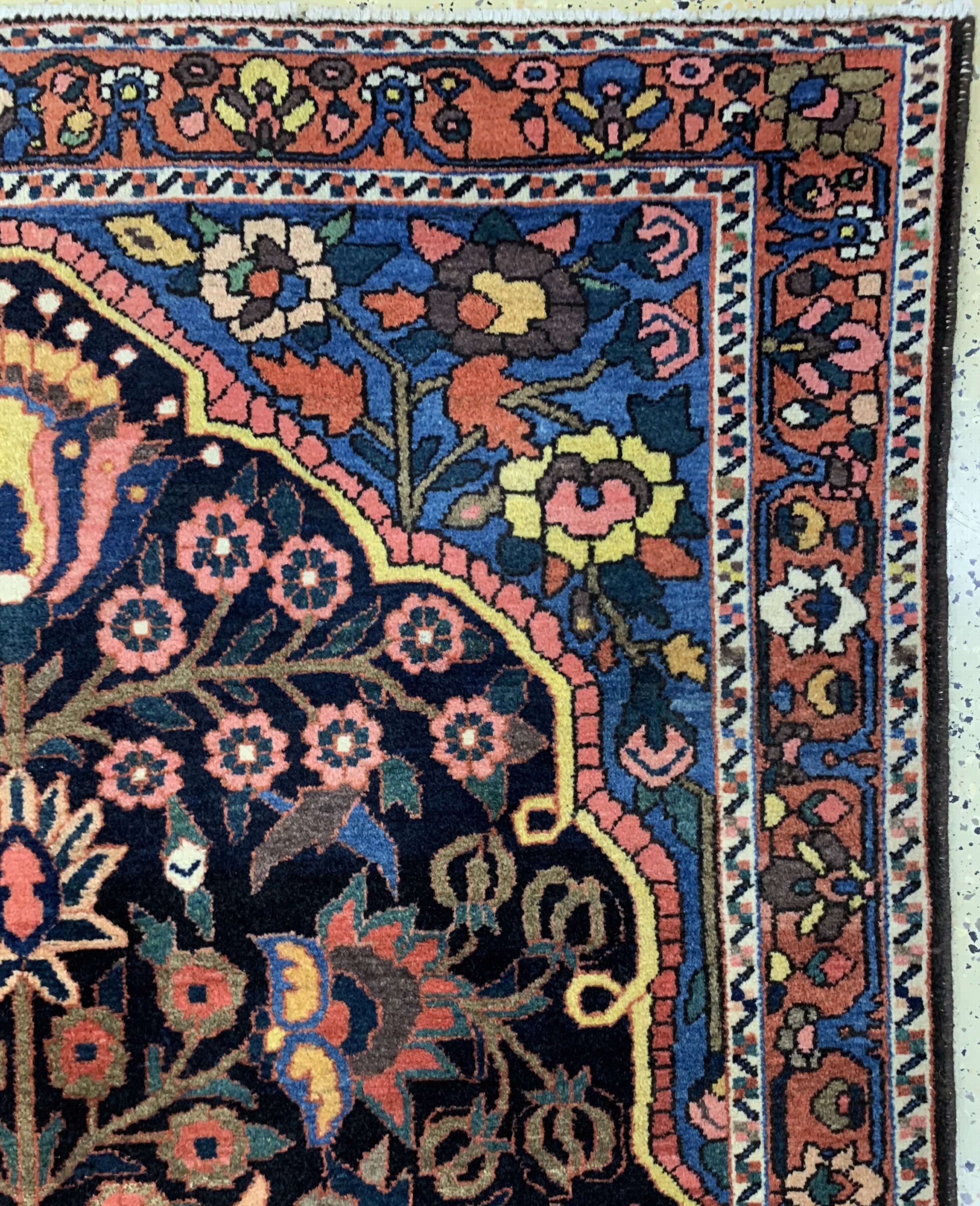 Detail e: Bachtiar fein, Persien, Mitte 20.Jhd, Wolleauf Baumwolle, ca. 252 x 150 cm, EHZ: 1-2, (fachkundig gereinigt)
