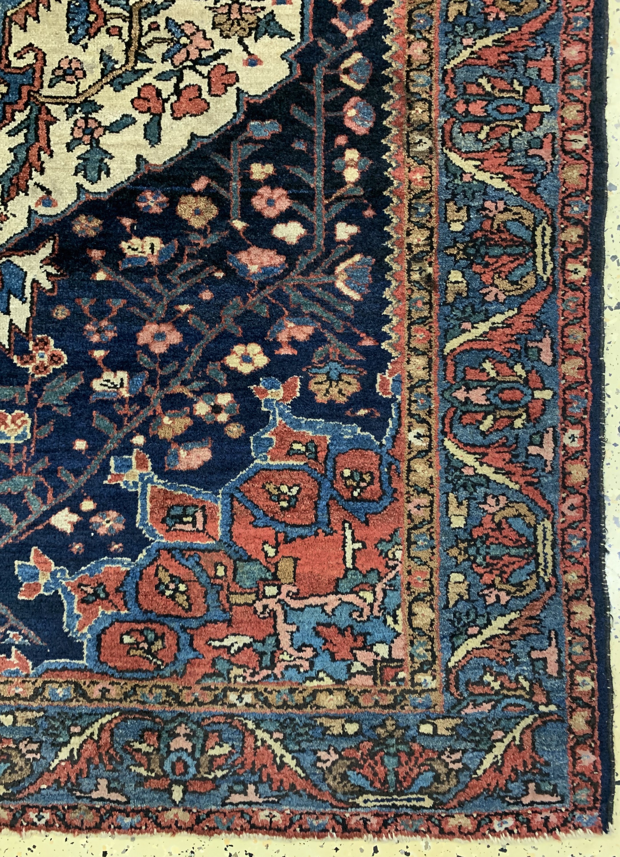 Detail a: Borchalou, Persien, Anfang 20.Jhd, Wolle auf Baumwolle, ca. 205 x 137 cm, Reinigungsbedürftig, EHZ: 2-3