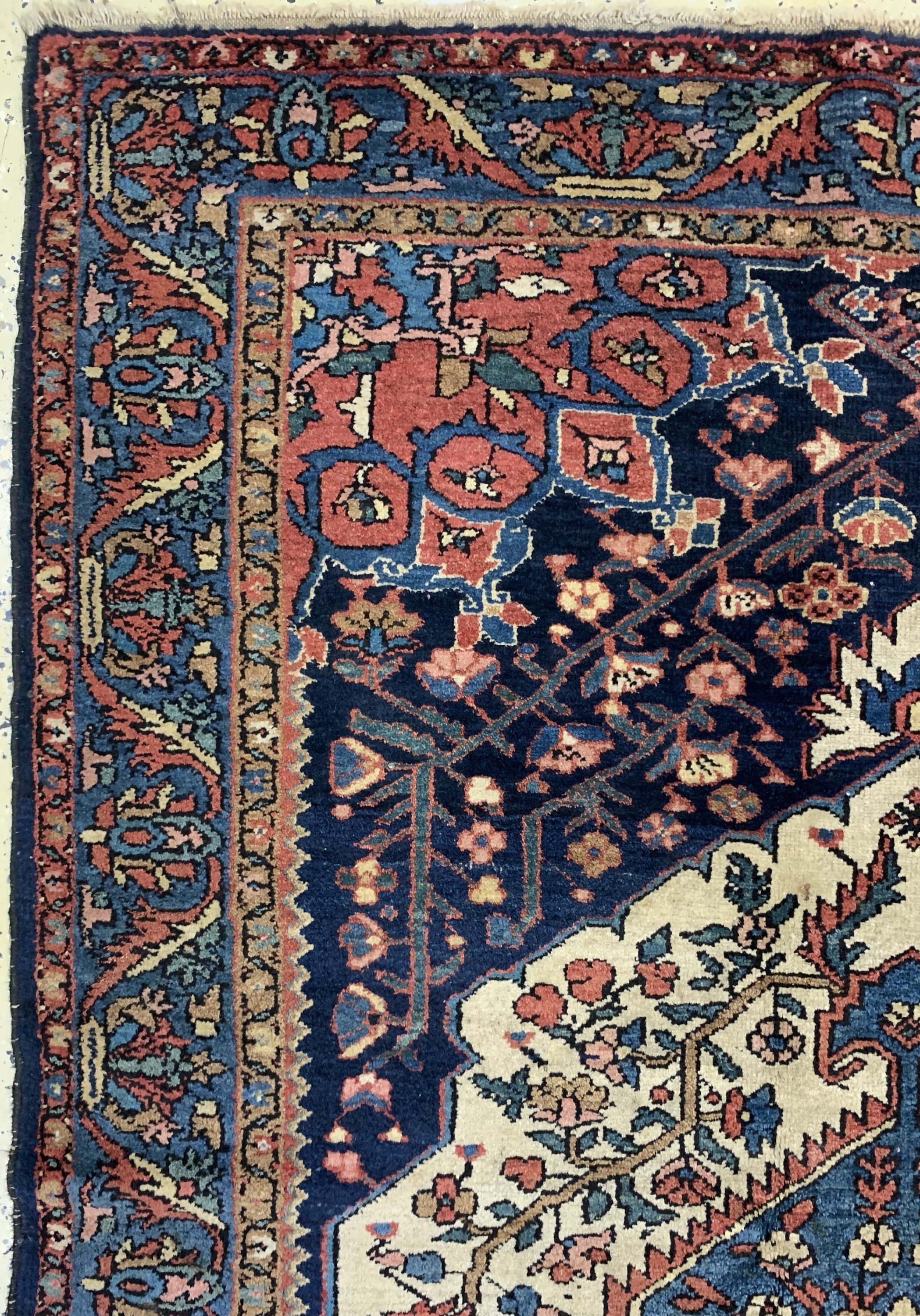 Detail c: Borchalou, Persien, Anfang 20.Jhd, Wolle auf Baumwolle, ca. 205 x 137 cm, Reinigungsbedürftig, EHZ: 2-3
