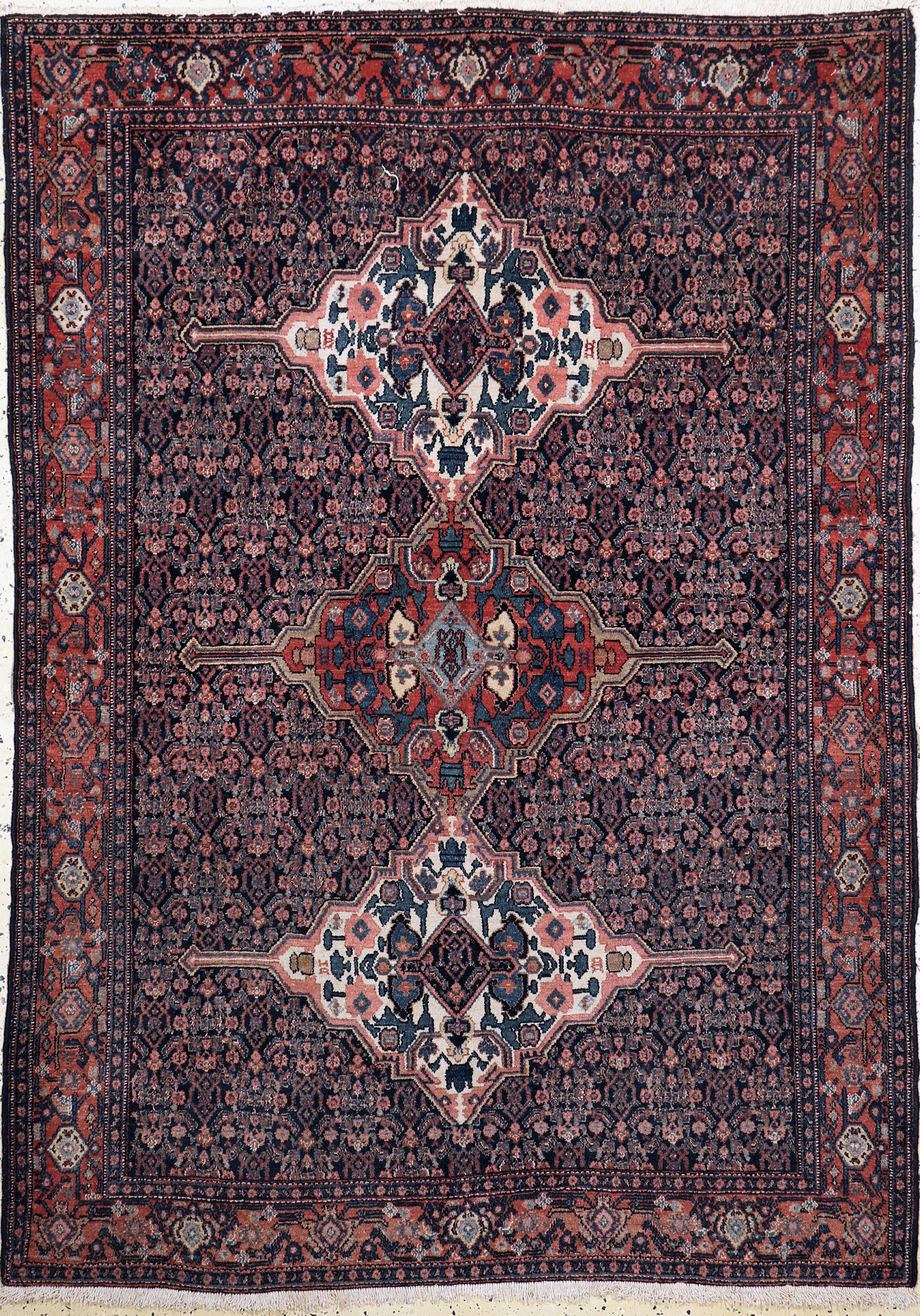 Antiker Senneh, Persien, um 1900, Wolle aufBaumwolle, ca. 192 x 138 cm, minimaler Mottenfraß, EHZ: 2-3