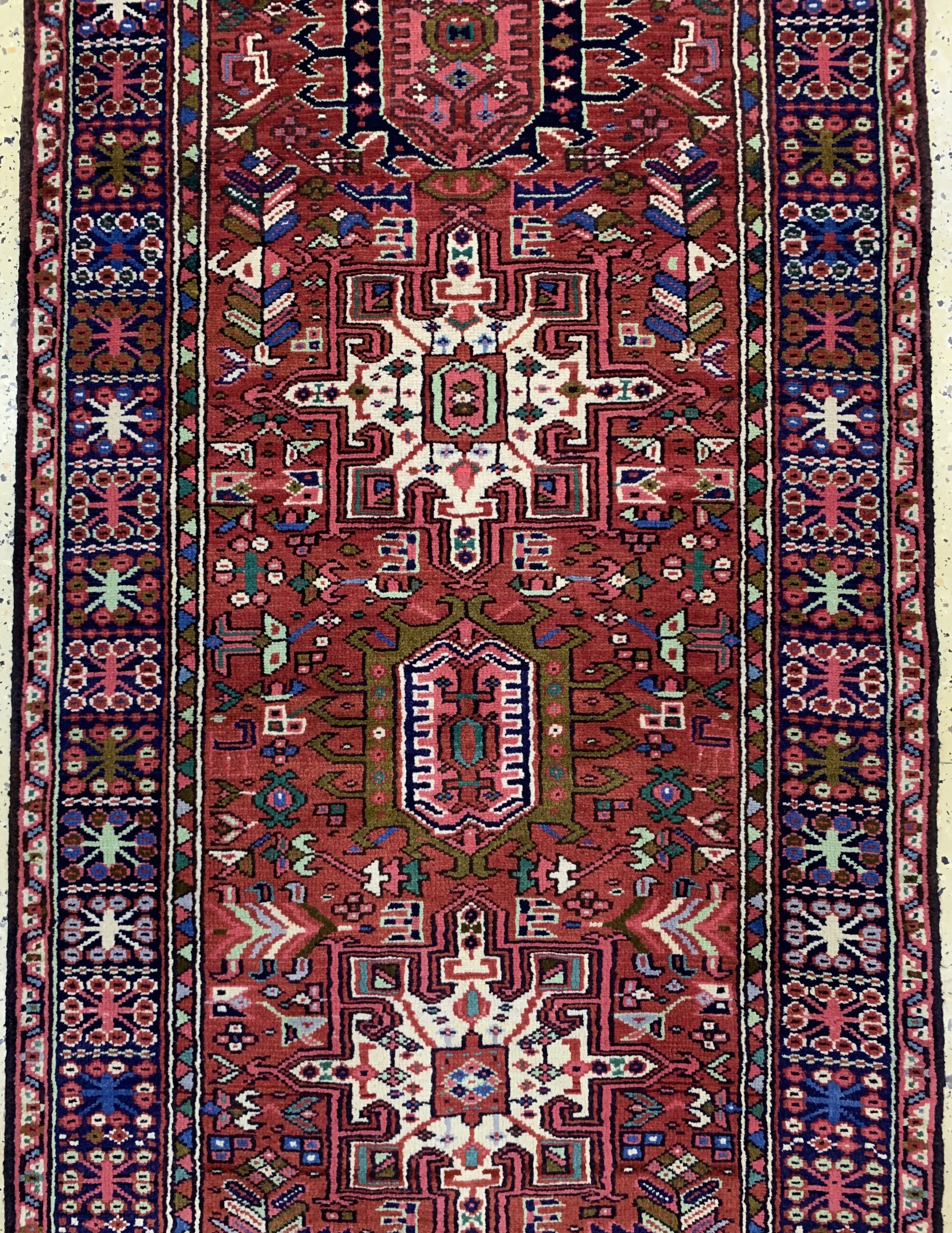 Detail b: Gharadjeh, Persien, Mitte 20.Jhd, Wolle aufBaumwolle, ca. 313 x 104 cm, EHZ: 2