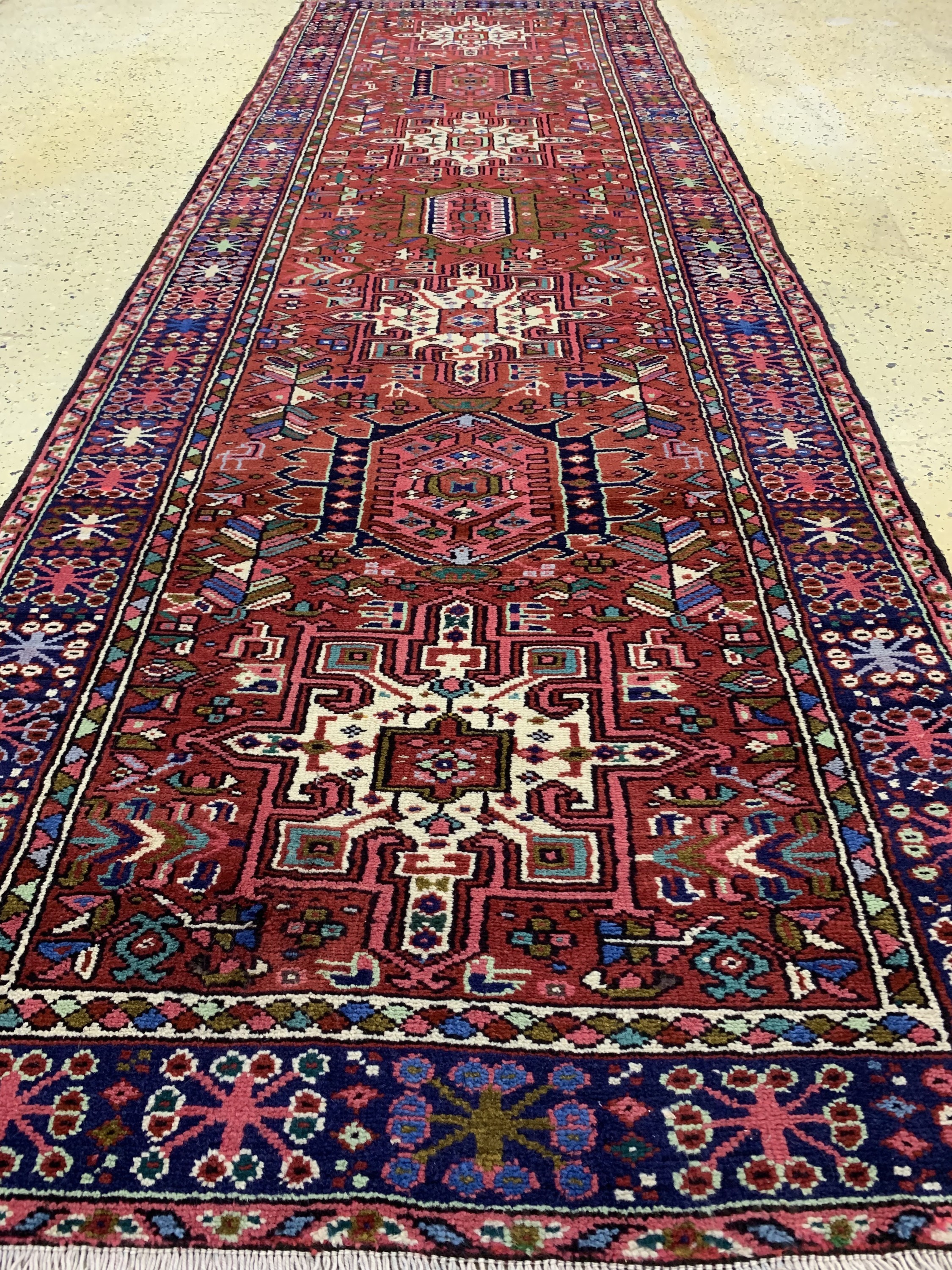 Detail d: Gharadjeh, Persien, Mitte 20.Jhd, Wolle aufBaumwolle, ca. 313 x 104 cm, EHZ: 2