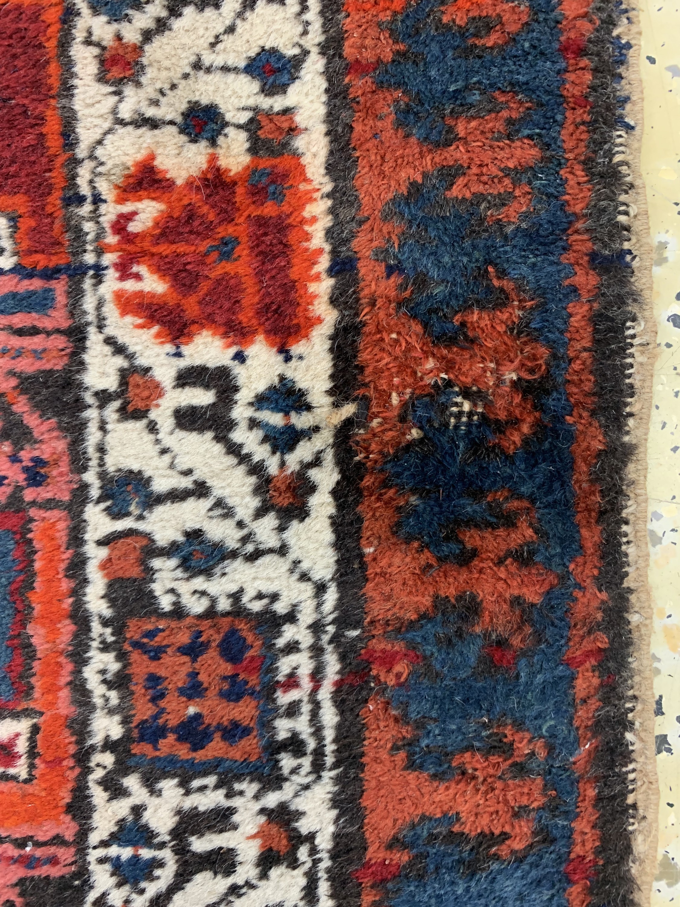Detail b: Antiker Sarab, Persien, um 1900, Wolle auf Wolle, ca. 335 x 90 cm, EHZ: 4