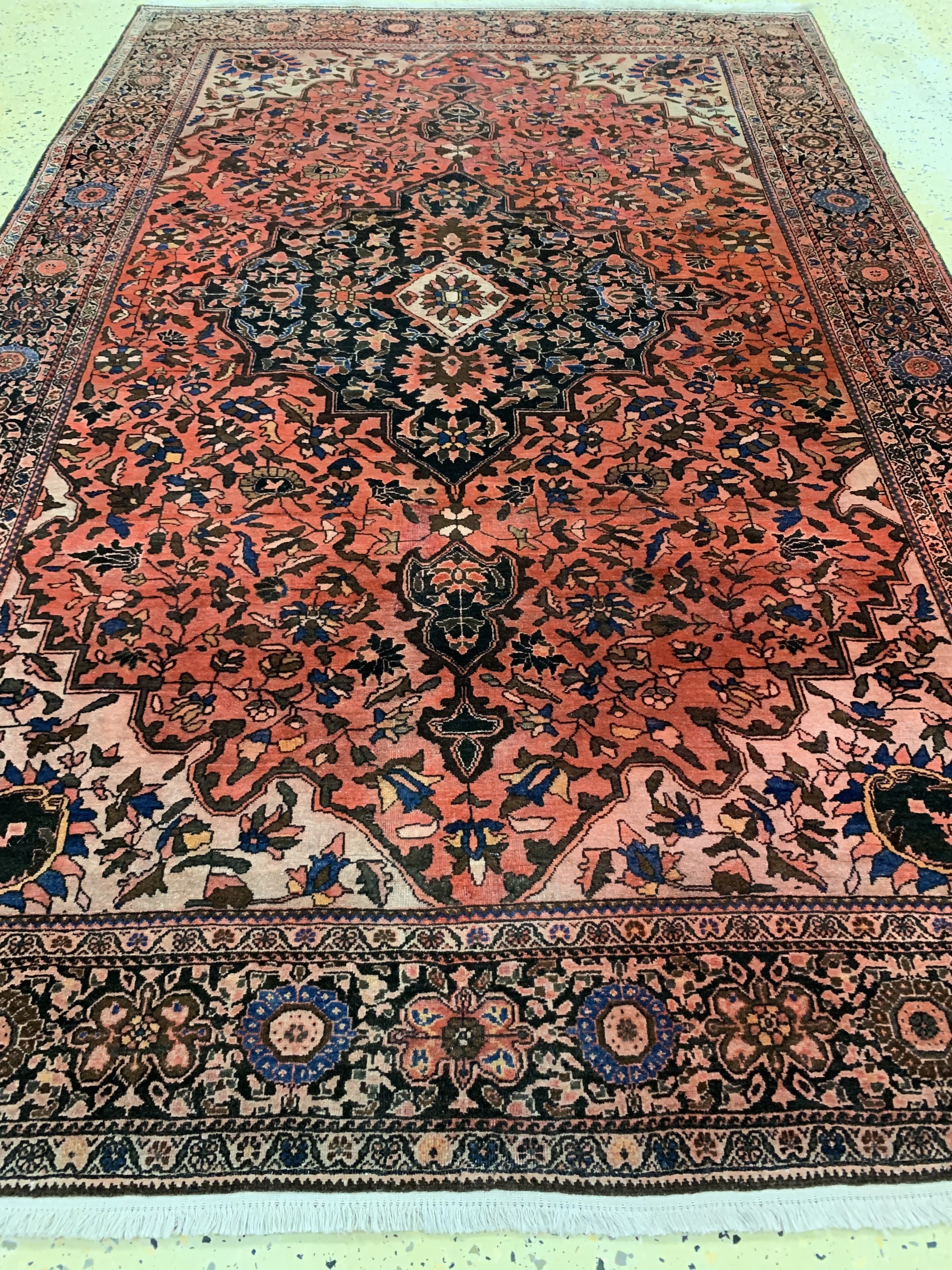 Detail e: Antiker Farahan, Persien, um 1900, Wolle auf Baumwolle, ca. 192 x 125 cm, EHZ: 4, (Morsch)