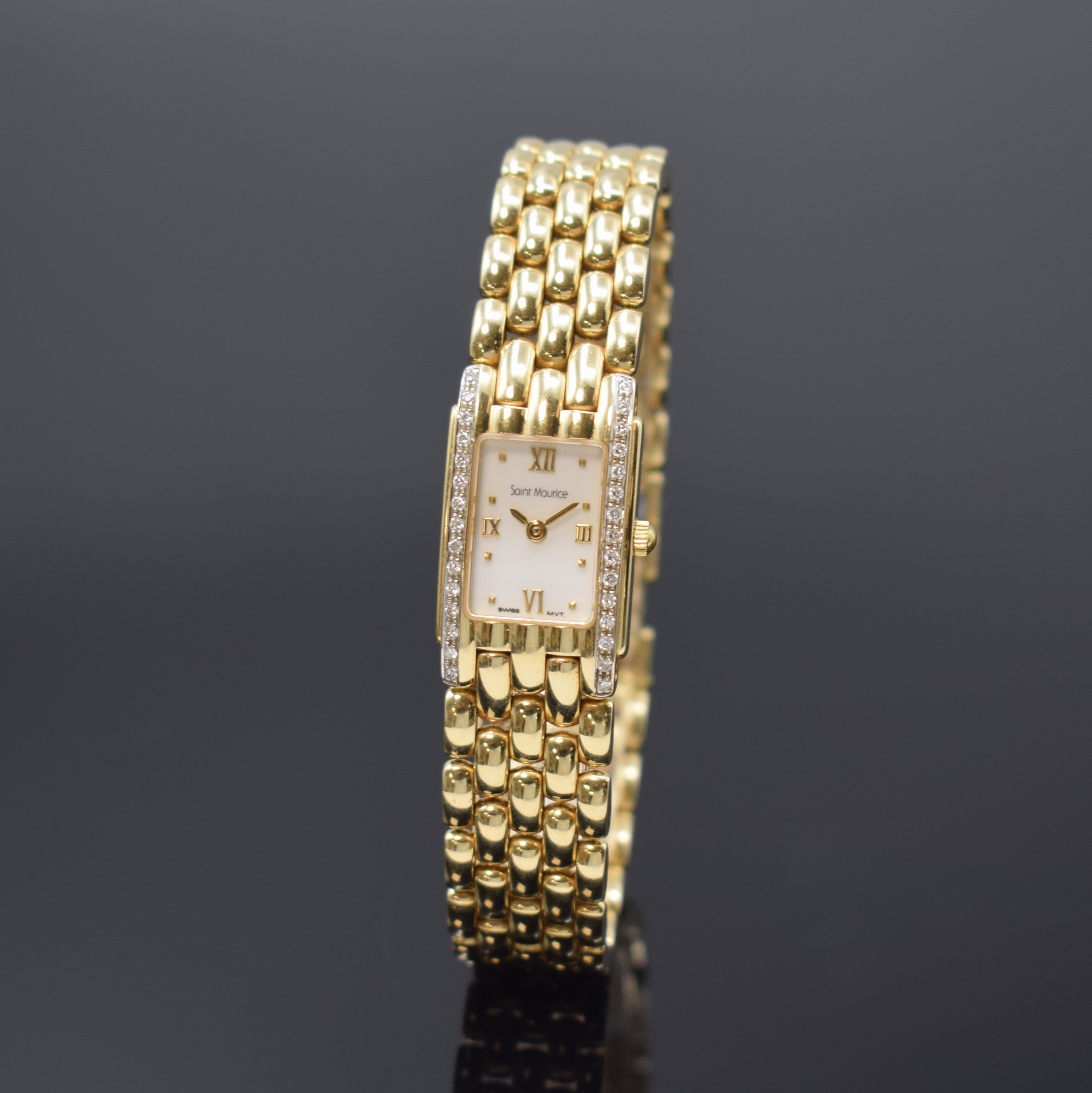 SAINT MAURICE Damenarmbanduhr in GG 585/000 mit Diamanten, Schweiz um 2000, quarz, Boden 4-fach verschr., Geh. auf. m. Diamanten bes., weißes ...