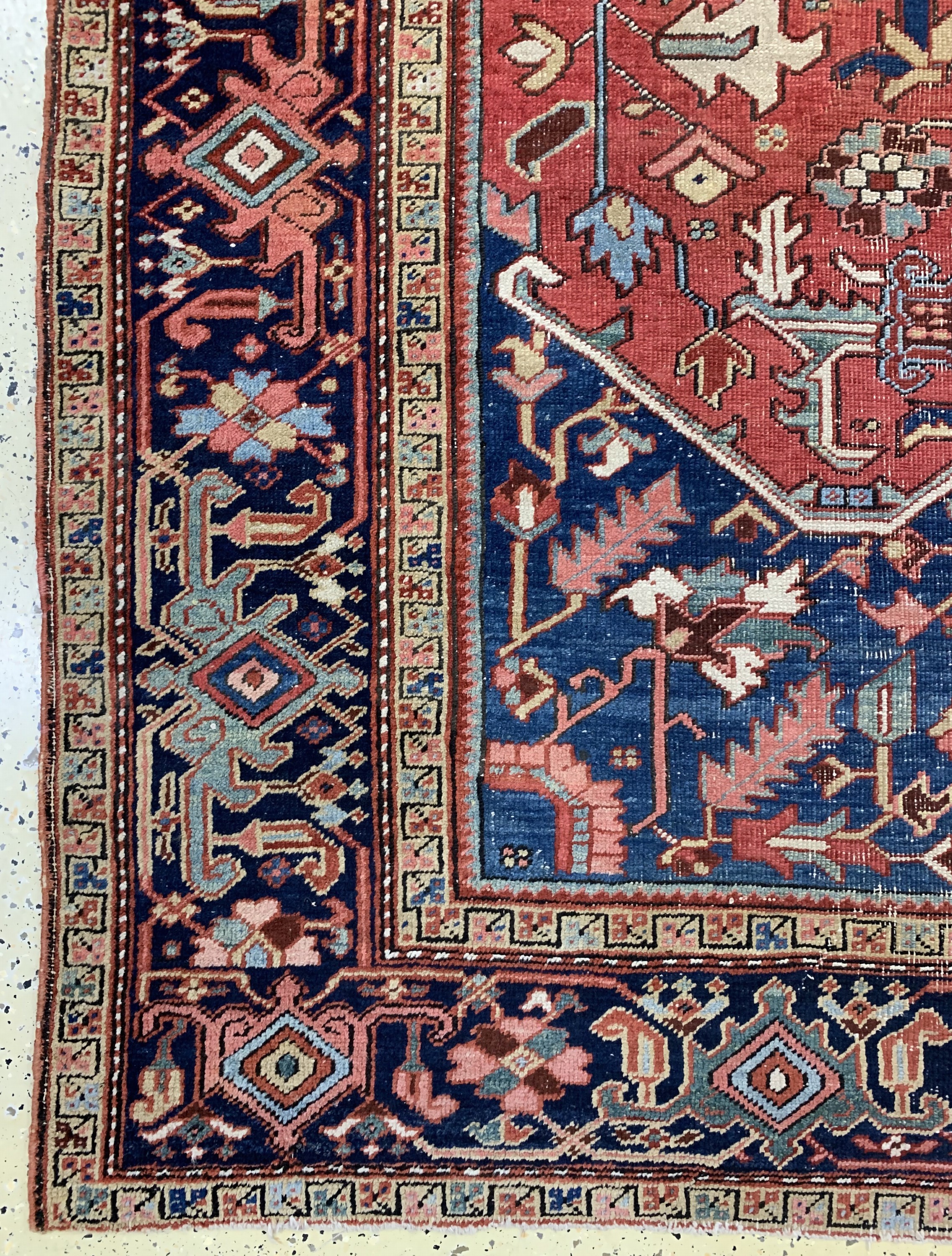 Detail b: Antiker Heriz, Persien, um 1900, Wolle auf Baumwolle, ca. 375 x 236 cm, EHZ: 3