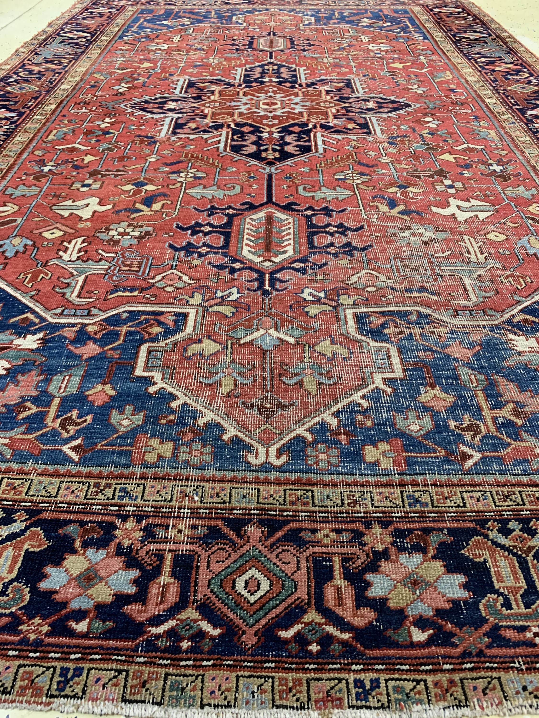 Detail g: Antiker Heriz, Persien, um 1900, Wolle auf Baumwolle, ca. 375 x 236 cm, EHZ: 3