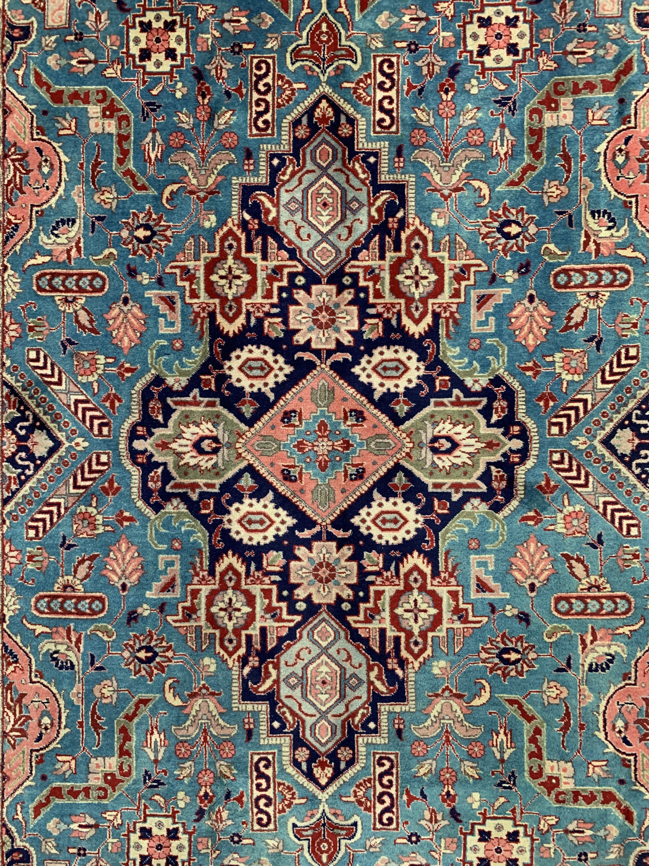 Detail c: Täbriz alt, Persien, Anfang 20.Jhd, Wolle auf Baumwolle, ca. 350 x 175 cm, EHZ: 2