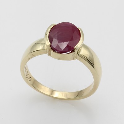 Image Ring mit Rubin, GG 585/000, ovaler Rubin (beh.) ca. 2.99 ct in Halbzarge gef., RW ca. 58 ...