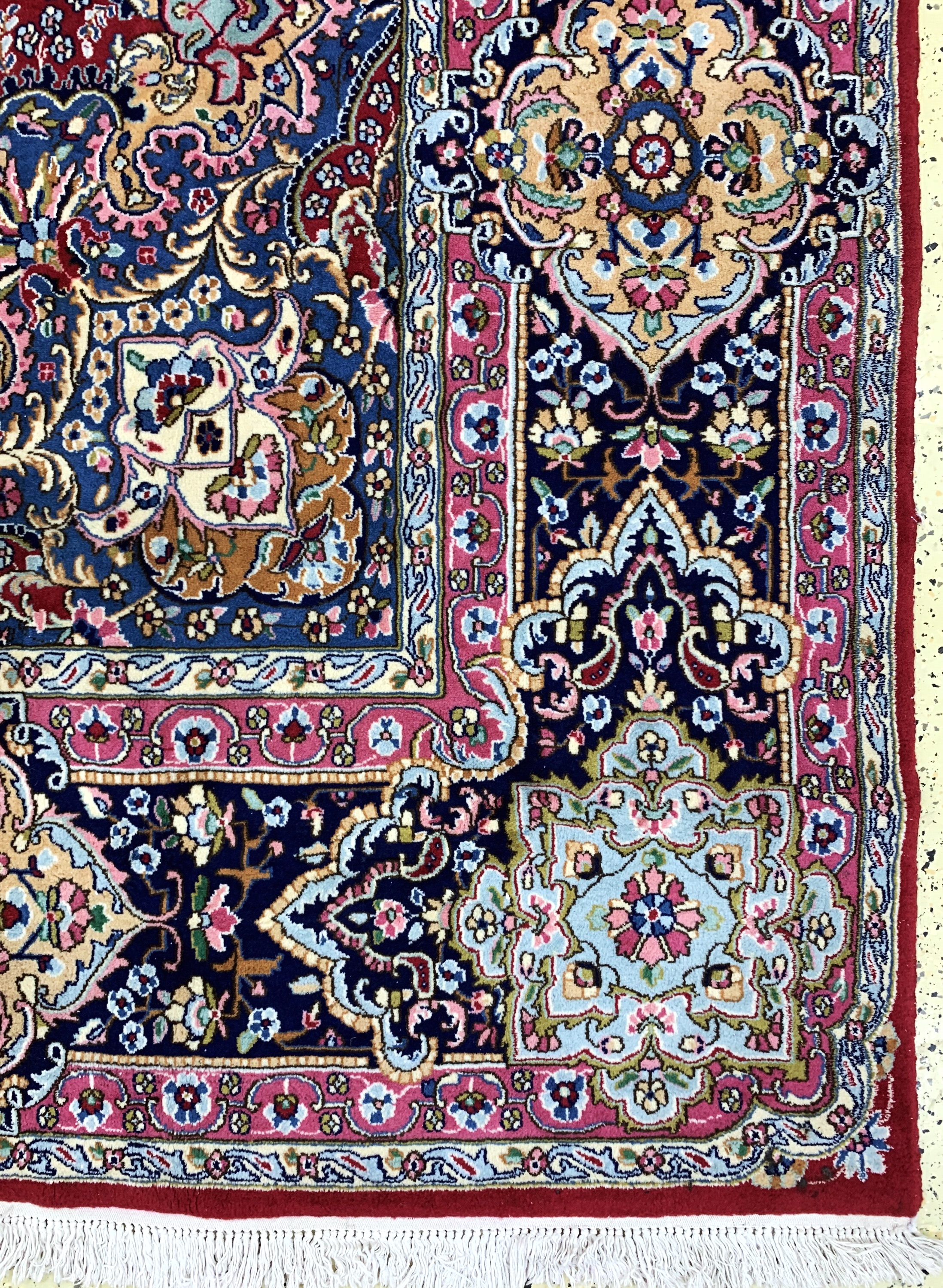 Detail a: Yazd alt, Persien, signiert"Adjdari", Mitte20.Jhd, Wolle auf Baumwolle, ca. 525 x 360 cm,EHZ: 2(kleine Flor fehlstelle).