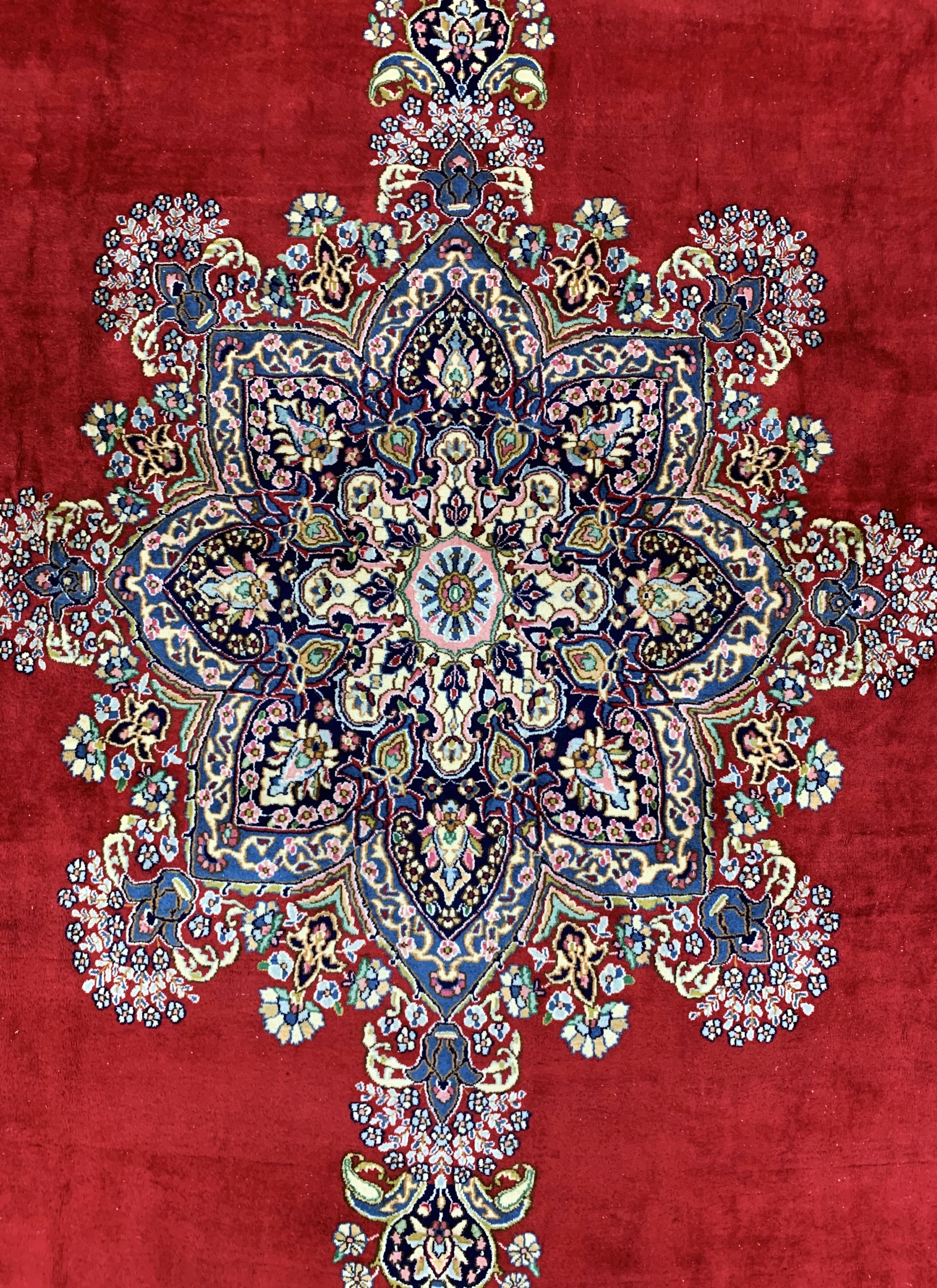 Detail d: Yazd alt, Persien, signiert"Adjdari", Mitte20.Jhd, Wolle auf Baumwolle, ca. 525 x 360 cm,EHZ: 2(kleine Flor fehlstelle).