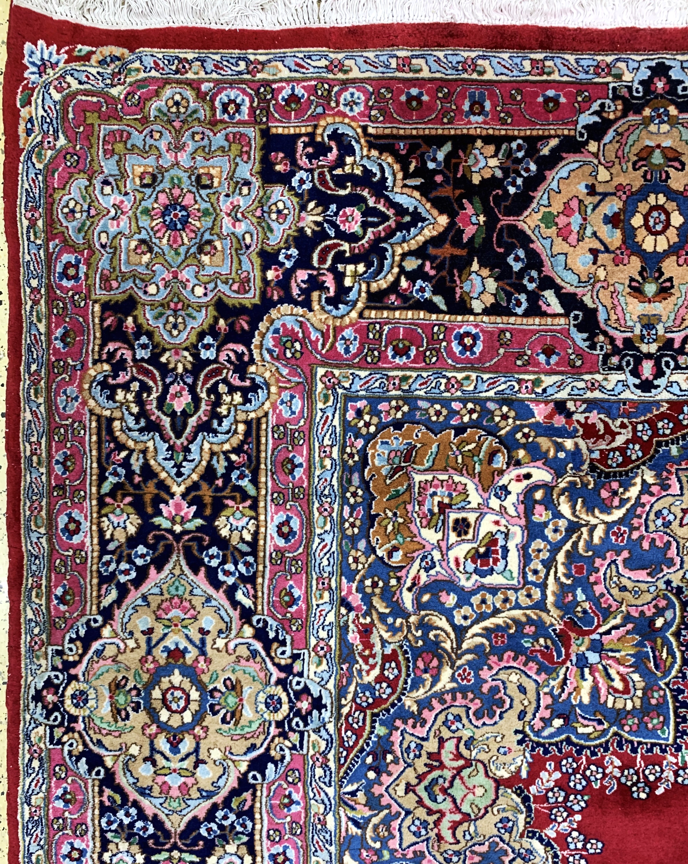 Detail e: Yazd alt, Persien, signiert"Adjdari", Mitte20.Jhd, Wolle auf Baumwolle, ca. 525 x 360 cm,EHZ: 2(kleine Flor fehlstelle).
