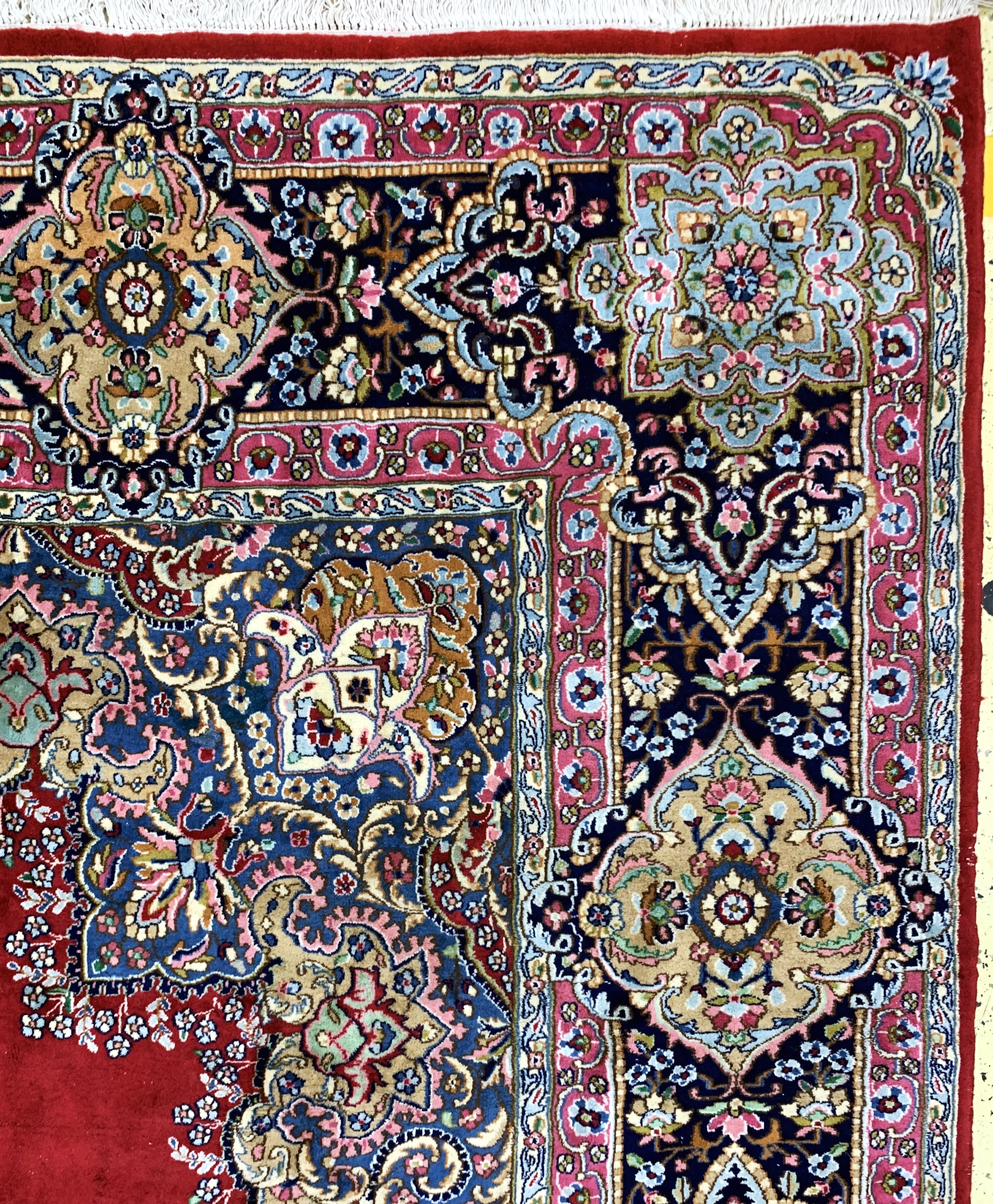 Detail g: Yazd alt, Persien, signiert"Adjdari", Mitte20.Jhd, Wolle auf Baumwolle, ca. 525 x 360 cm,EHZ: 2(kleine Flor fehlstelle).