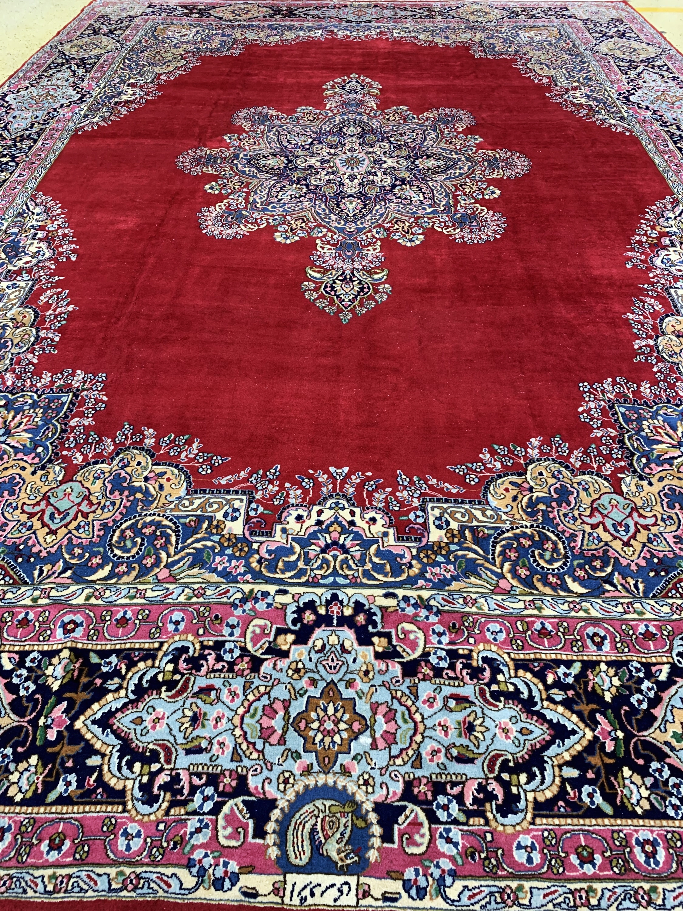 Detail i: Yazd alt, Persien, signiert"Adjdari", Mitte20.Jhd, Wolle auf Baumwolle, ca. 525 x 360 cm,EHZ: 2(kleine Flor fehlstelle).
