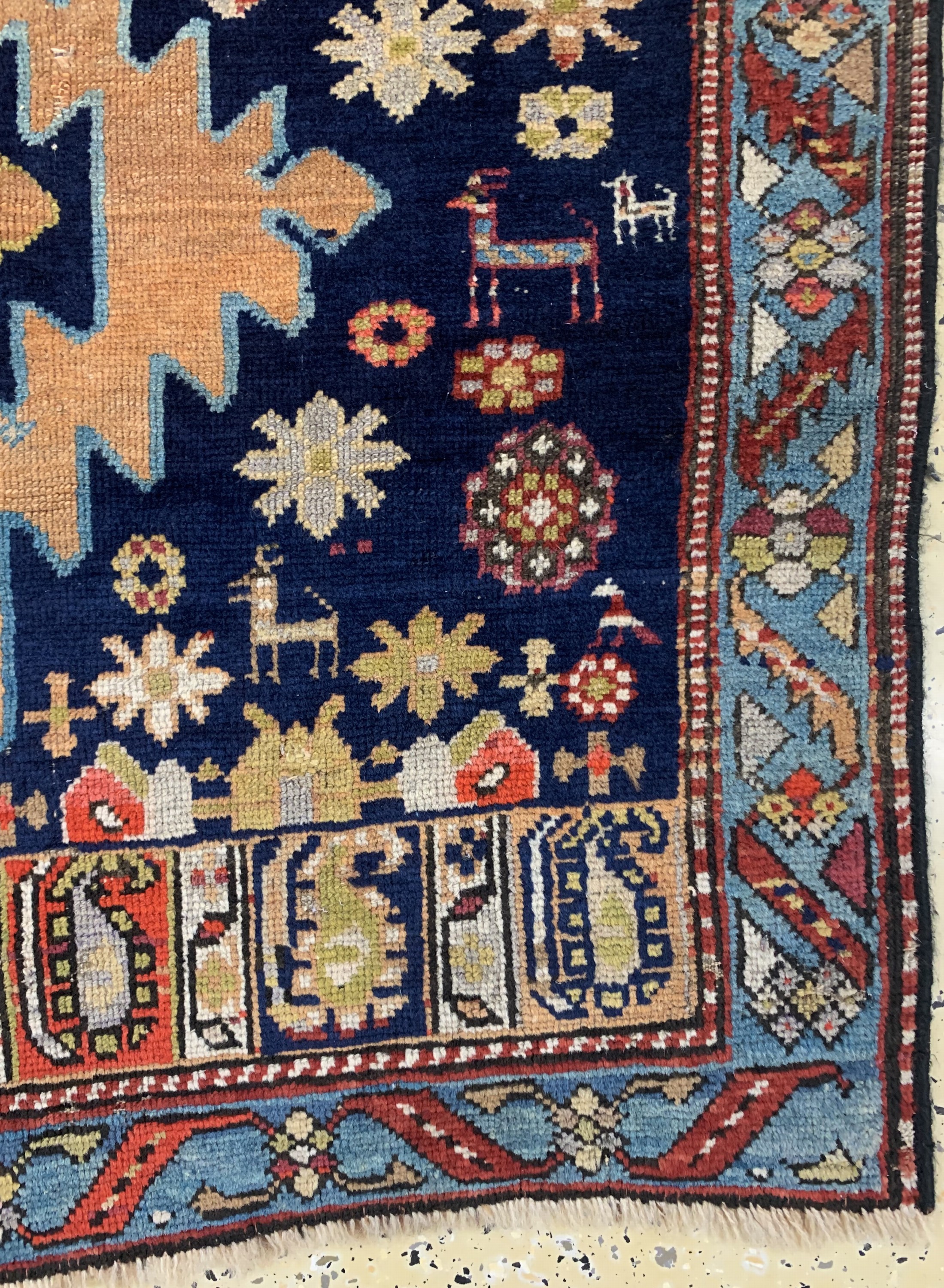 Detail a: Karabagh antik, Kaukasus, um 1900, Wolle auf Wolle, ca. 310 x 122 cm, EHZ: 3-4