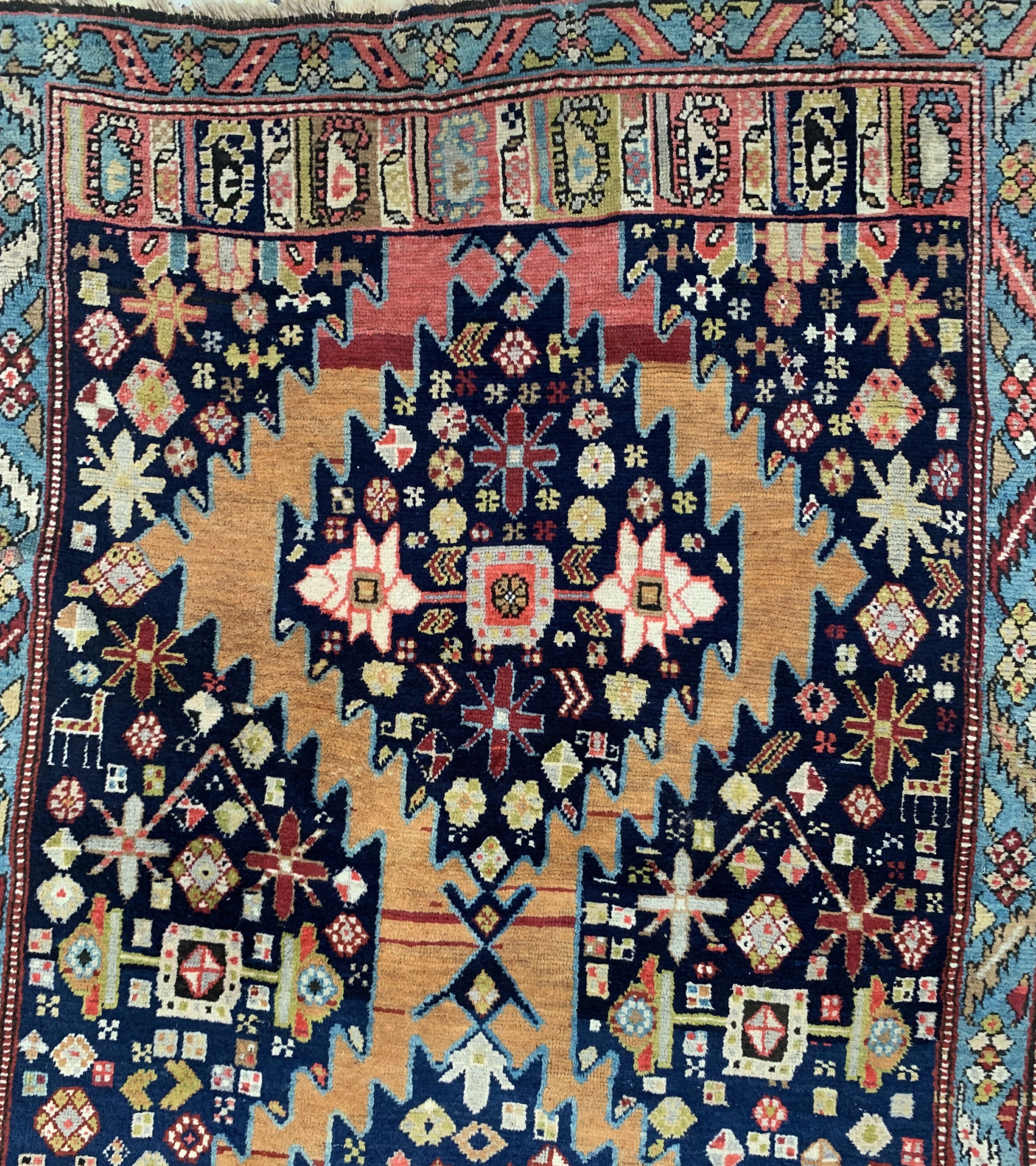 Detail c: Karabagh antik, Kaukasus, um 1900, Wolle auf Wolle, ca. 310 x 122 cm, EHZ: 3-4