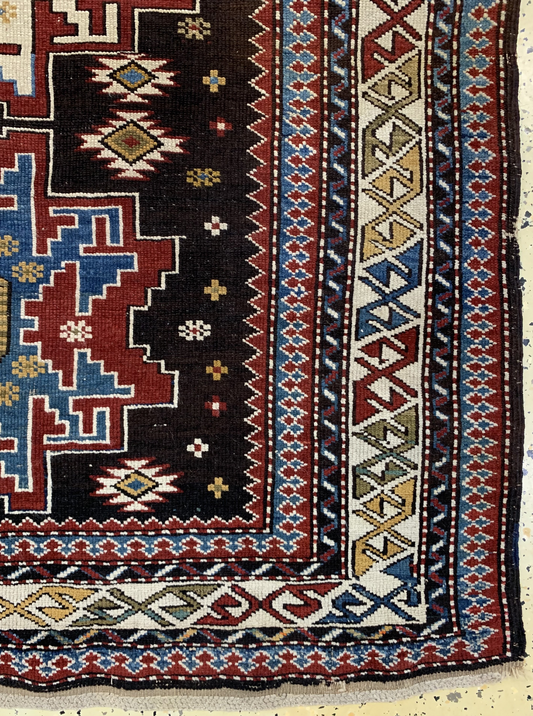 Detail a: Antiker Kazak, Kaukasus, um 1900, Wolle aufWolle, ca. 180 x 120 cm, EHZ: 3, (Kleines Loch)