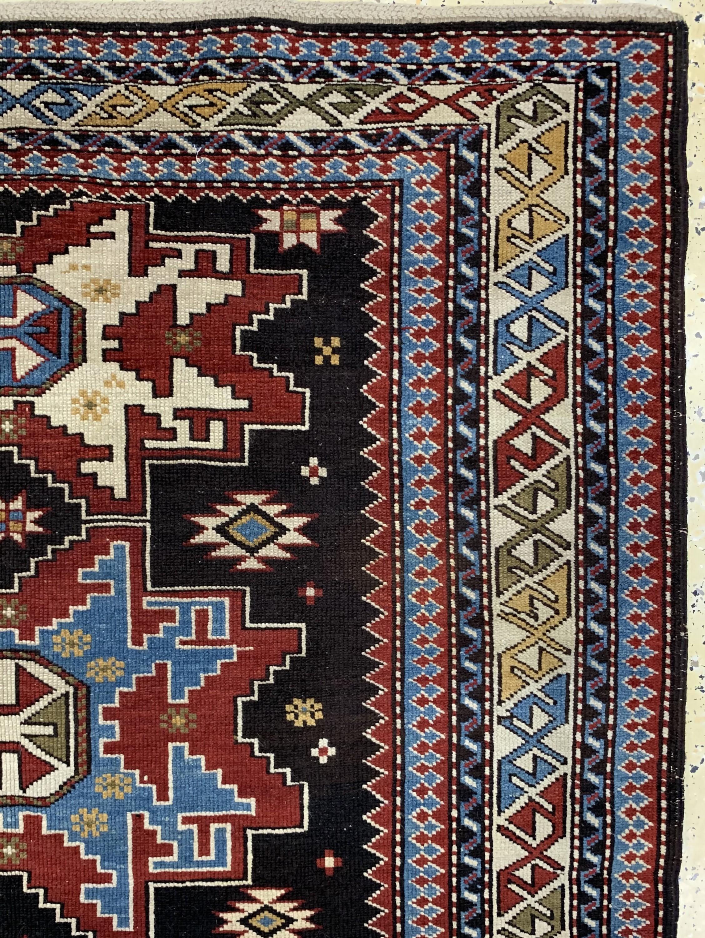 Detail d: Antiker Kazak, Kaukasus, um 1900, Wolle aufWolle, ca. 180 x 120 cm, EHZ: 3, (Kleines Loch)