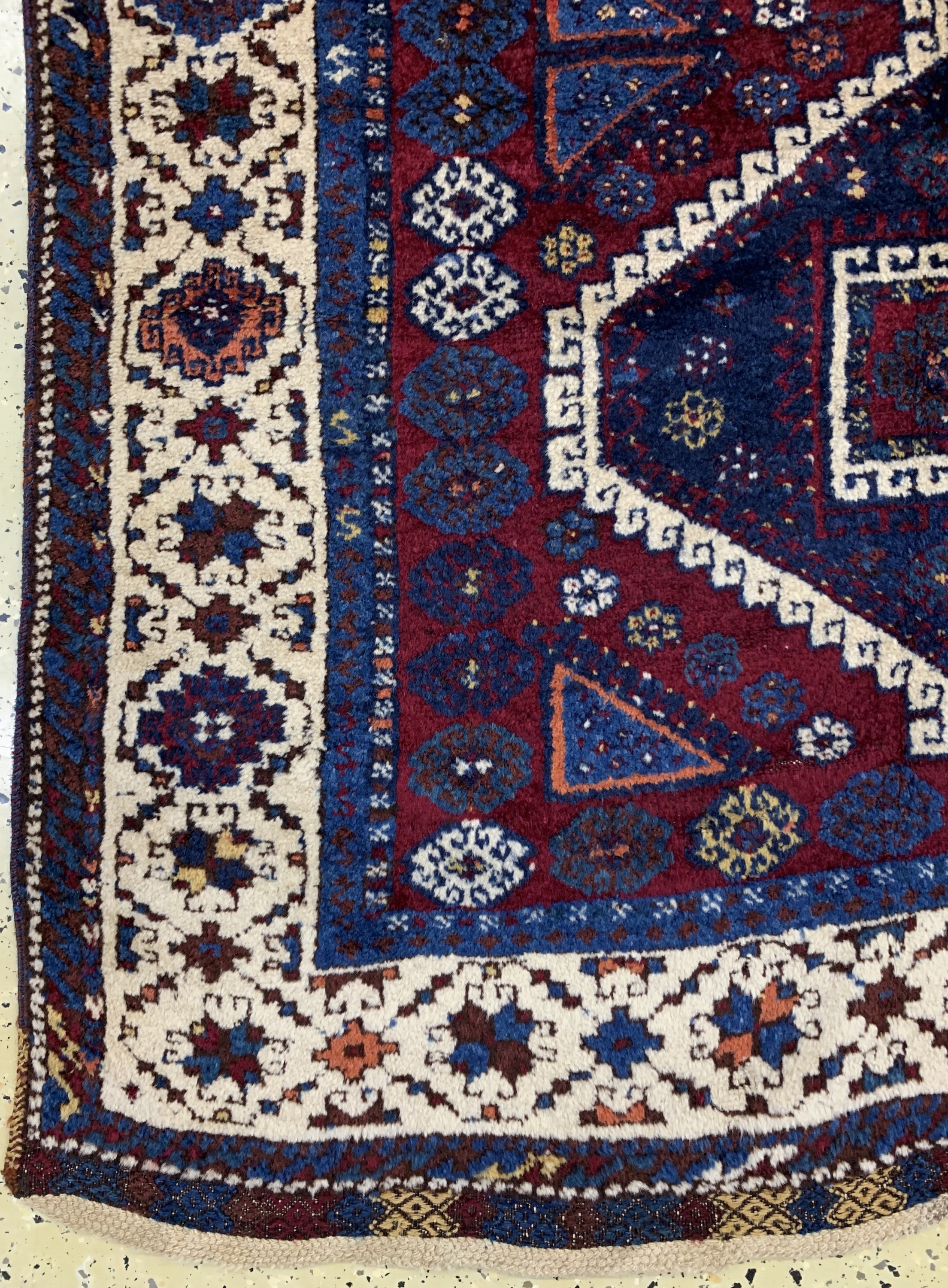 Detail b: Yürük antik, Türkei, um 1900, Wolle auf Wolle, ca. 265 x 127 cm, EHZ: 2-3(geflickt)