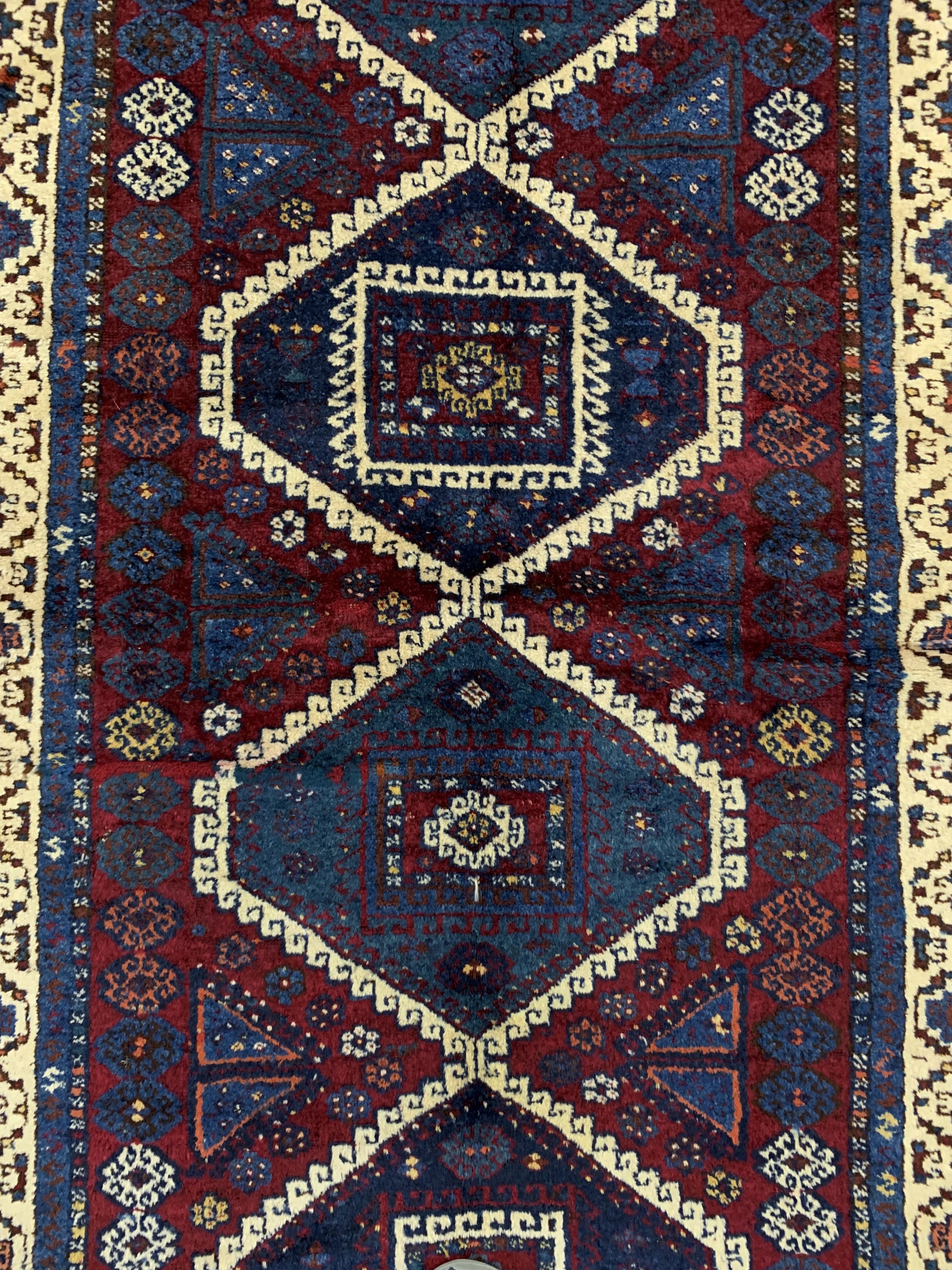Detail c: Yürük antik, Türkei, um 1900, Wolle auf Wolle, ca. 265 x 127 cm, EHZ: 2-3(geflickt)