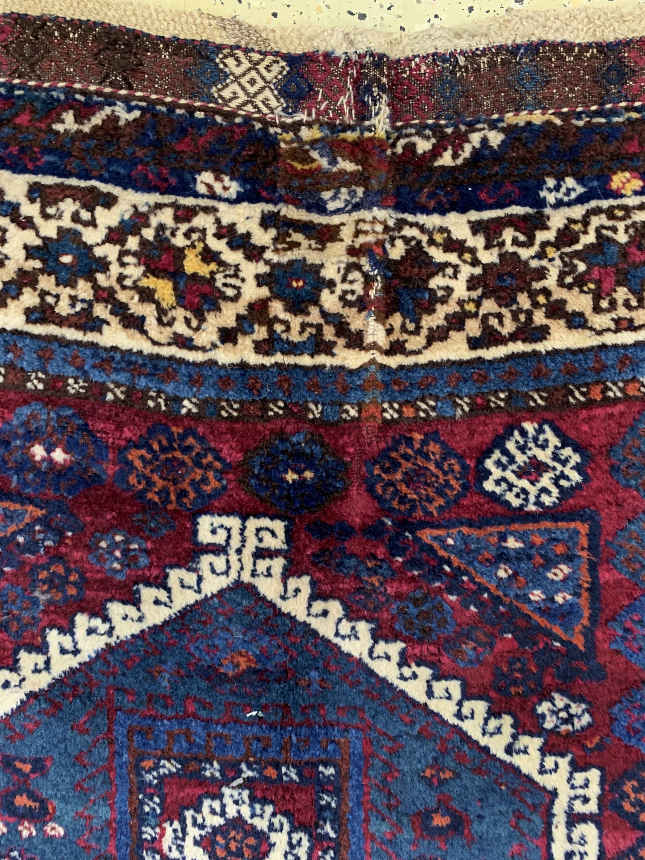Detail d: Yürük antik, Türkei, um 1900, Wolle auf Wolle, ca. 265 x 127 cm, EHZ: 2-3(geflickt)