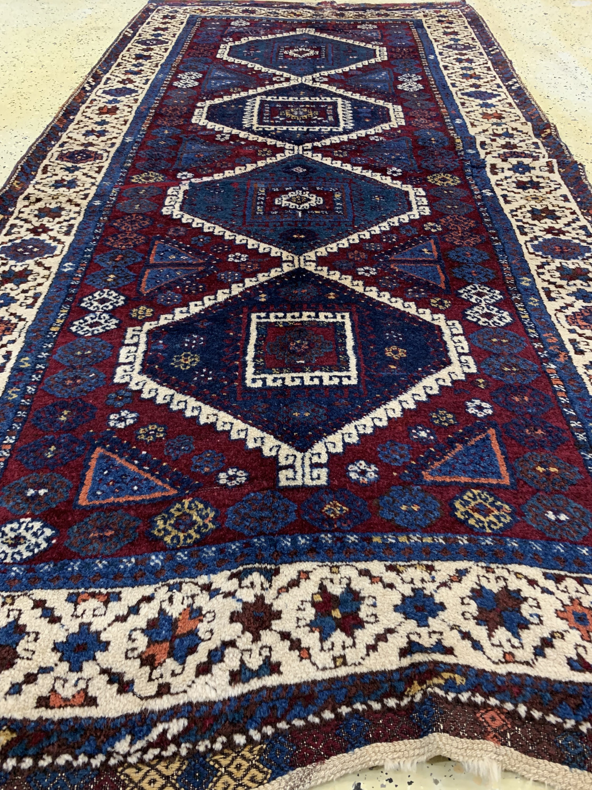 Detail e: Yürük antik, Türkei, um 1900, Wolle auf Wolle, ca. 265 x 127 cm, EHZ: 2-3(geflickt)